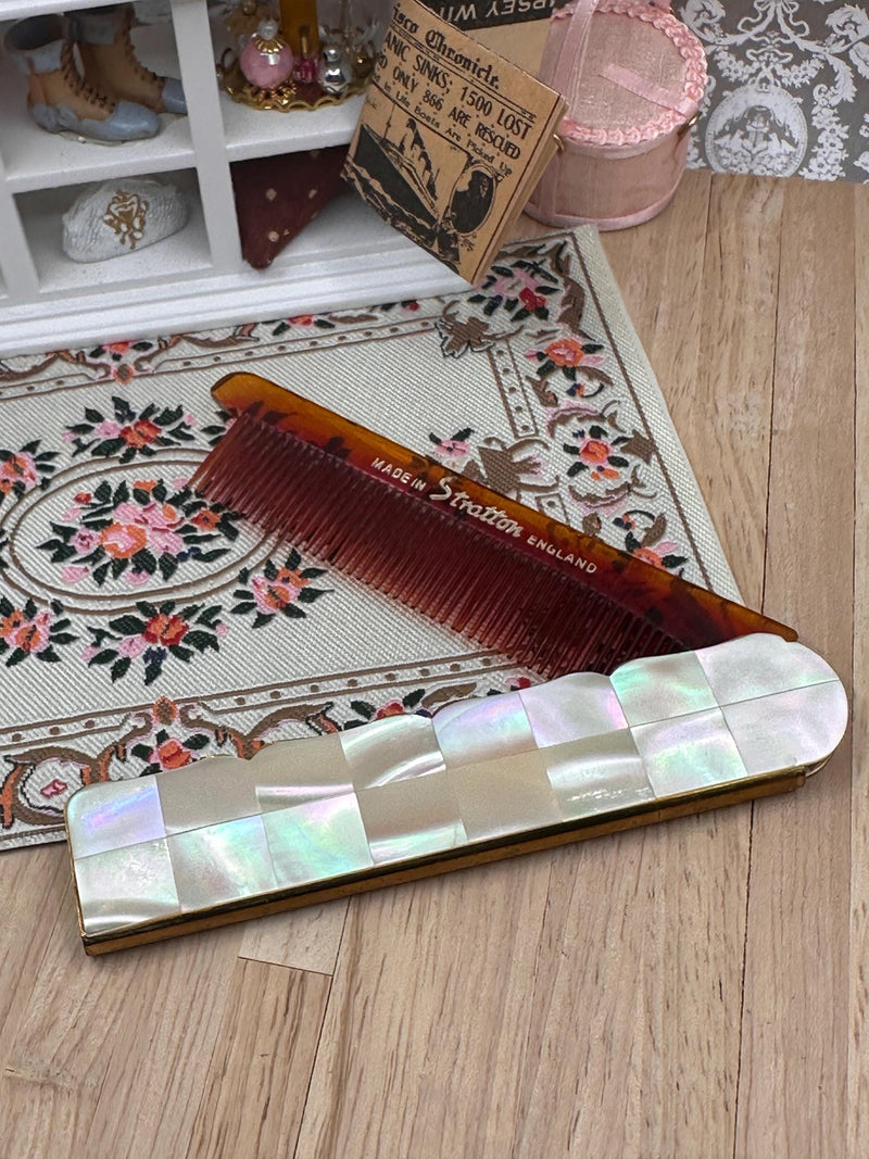 Vintage Stratton mother-of-pearl folding comb, 10.5cm