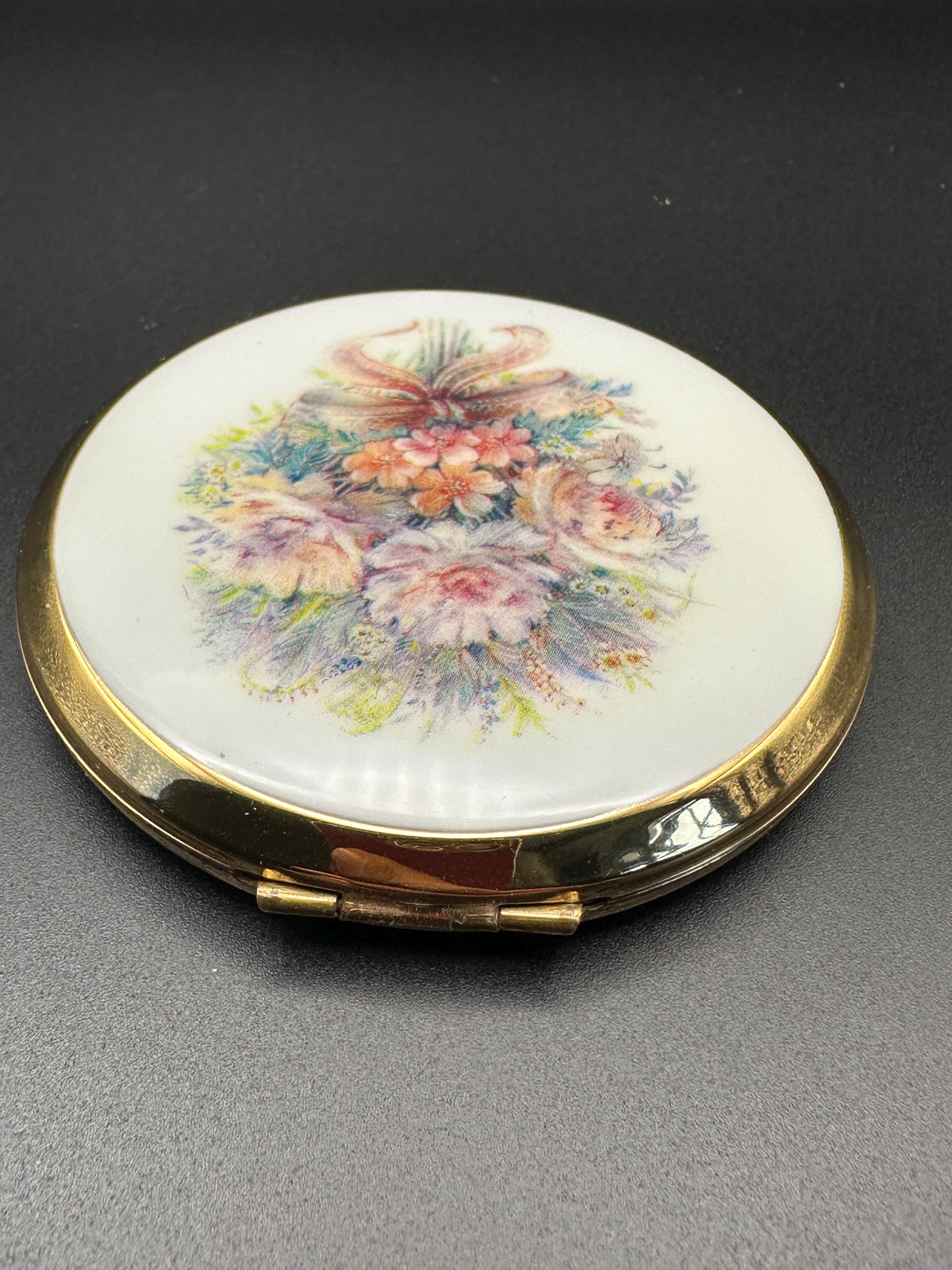 Vintage Stratton Wedding Flowers Powder Compact: English Enamel Vanity Collectible