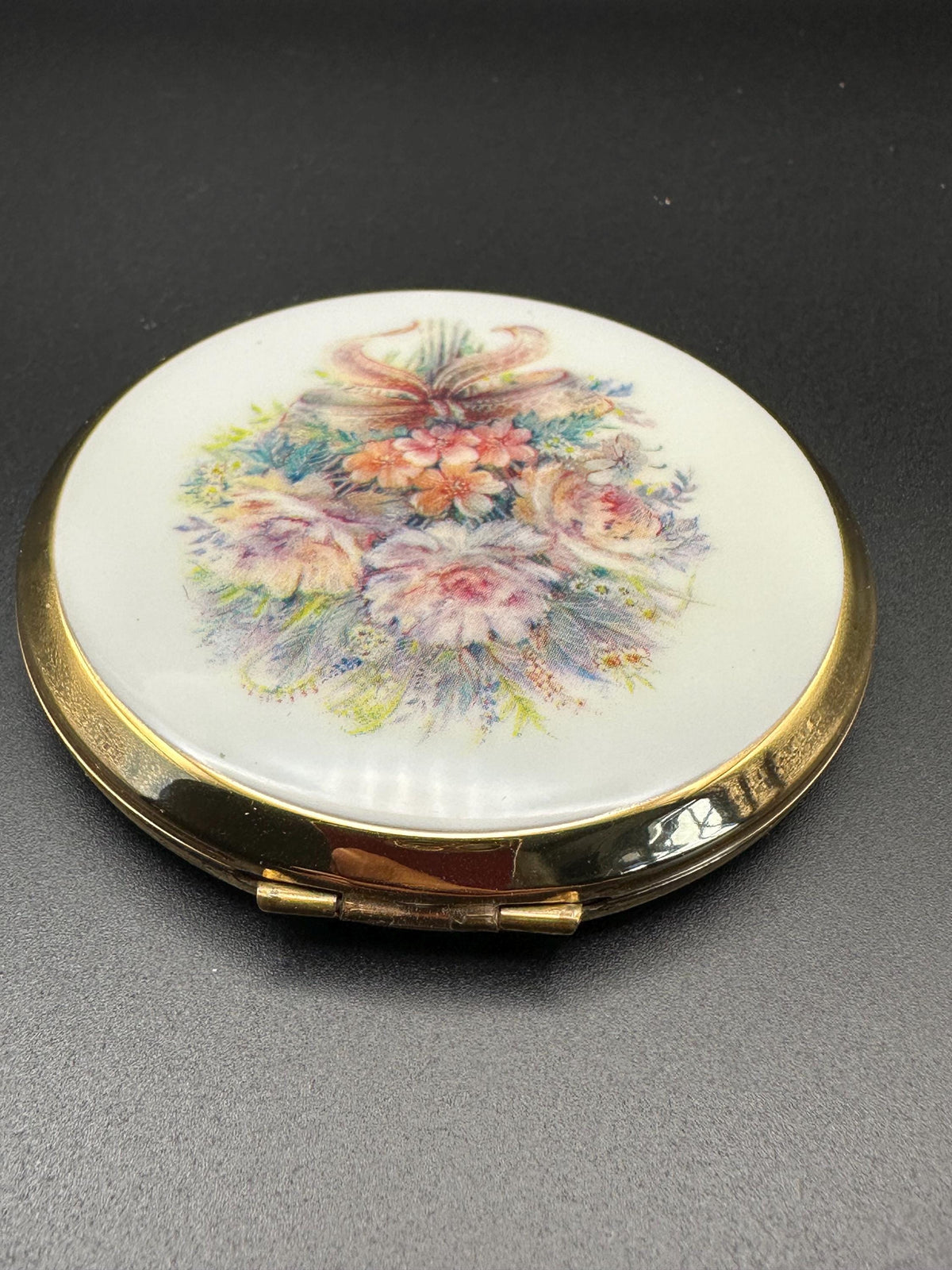 Vintage Stratton Wedding Flowers Powder Compact: English Enamel Vanity Collectible