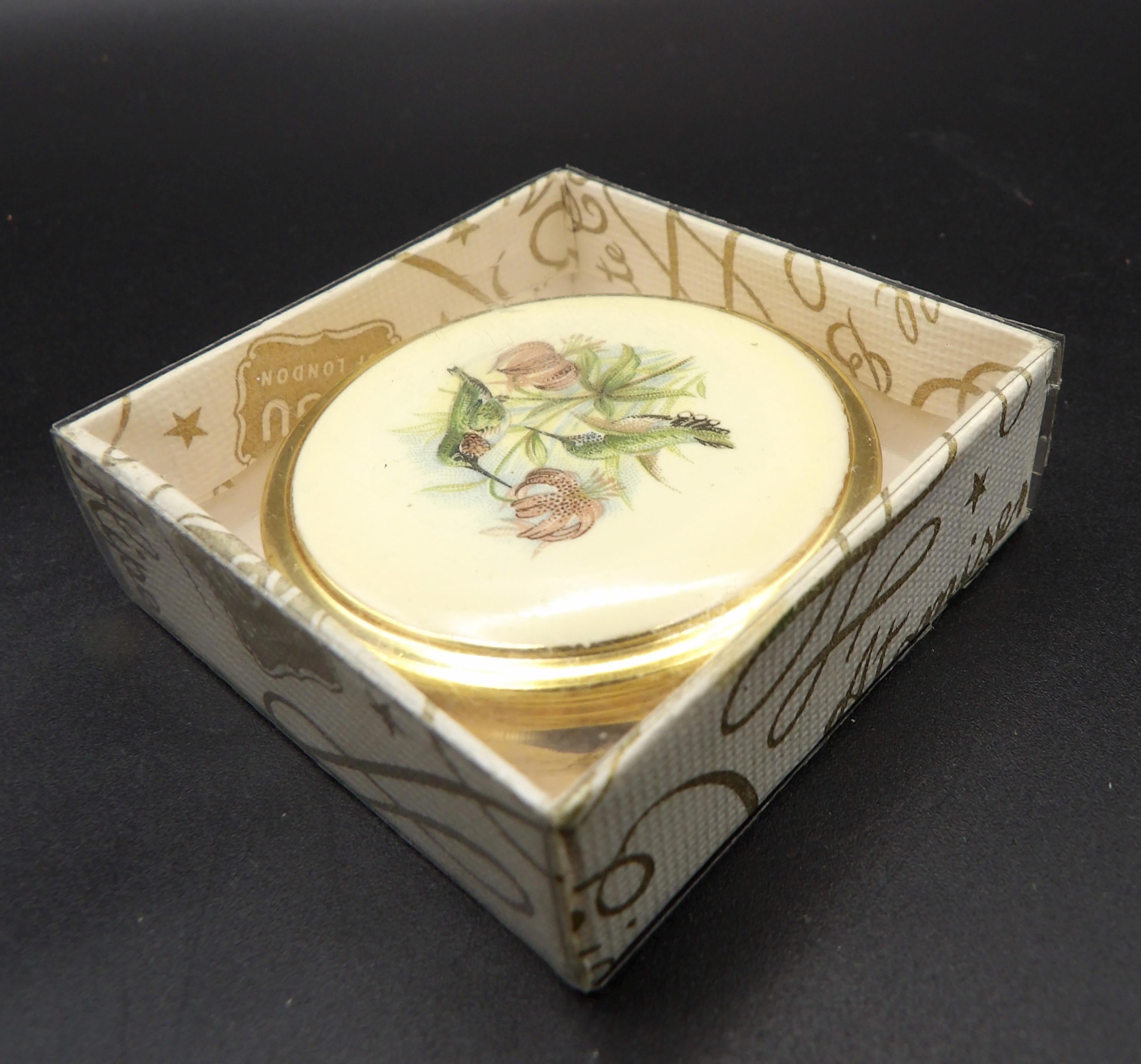 Vintage Kigu Pill Box – Cream Enamel Hummingbird Design, Mirror, Three-Section Divider, Original Box, England