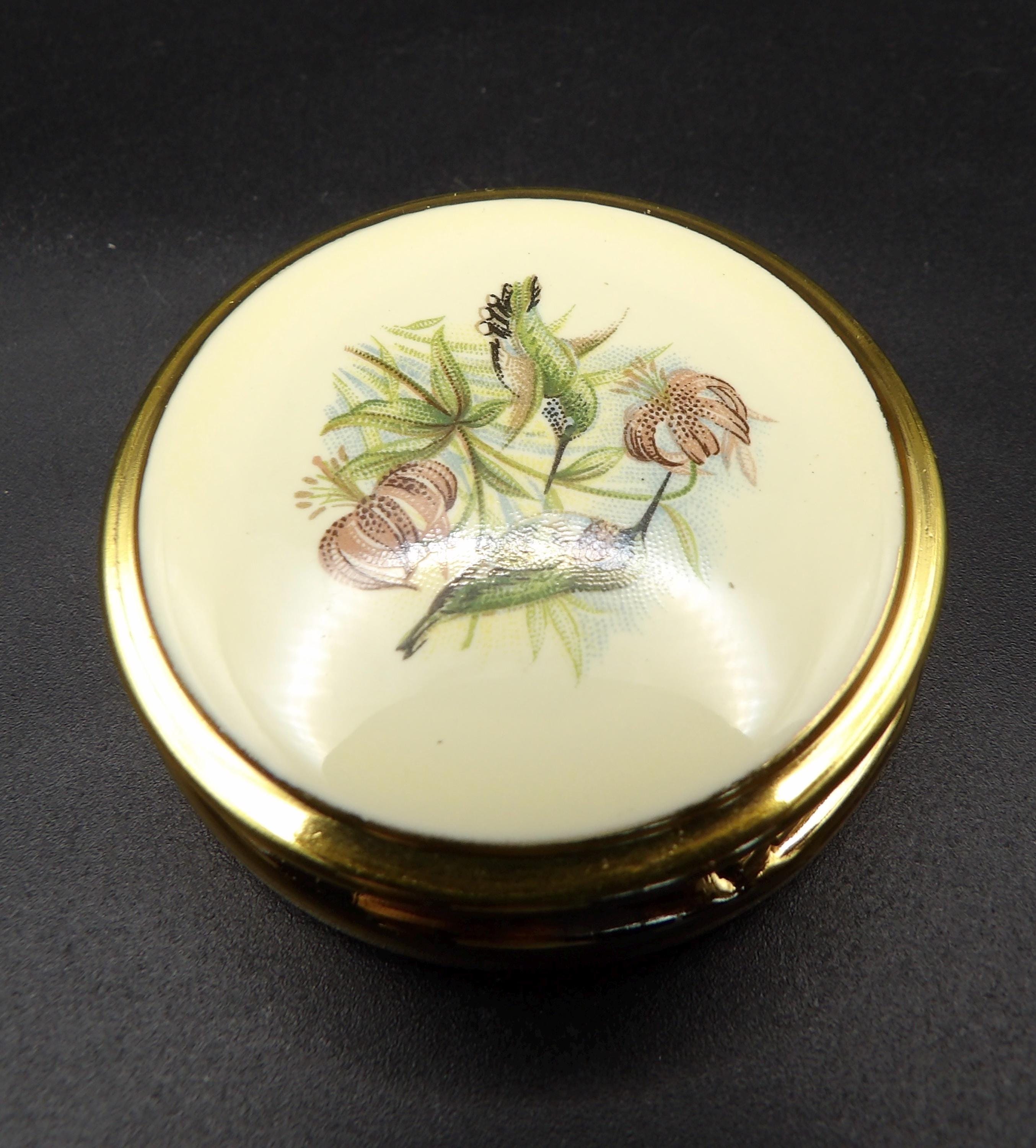 Vintage Kigu Pill Box – Cream Enamel Hummingbird Design, Mirror, Three-Section Divider, Original Box, England
