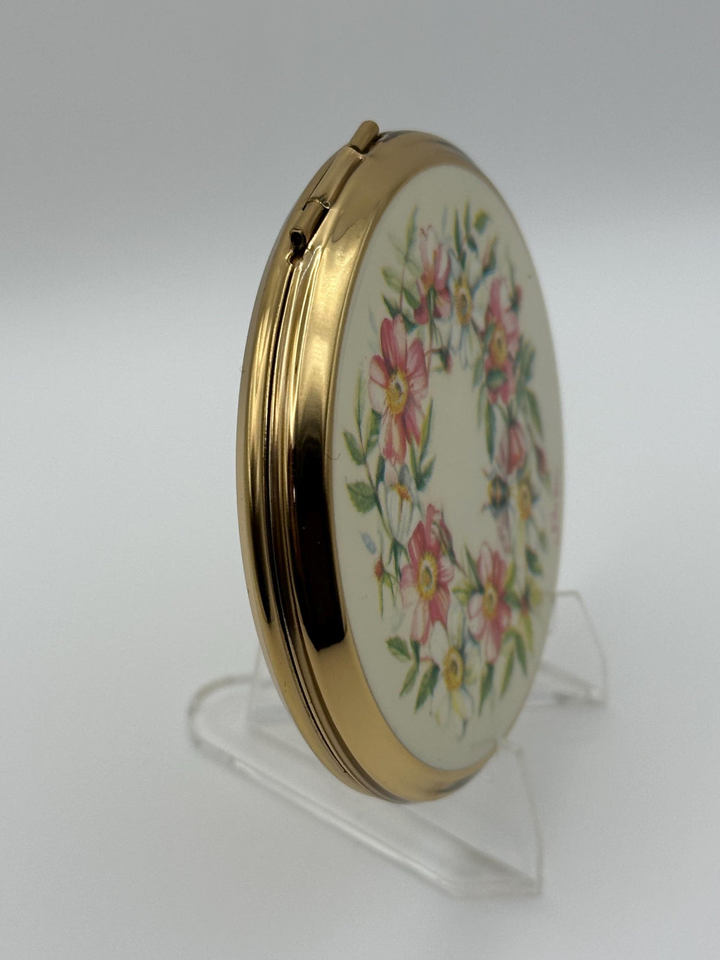 Vintage Stratton Powder Compact: Floral Wreath Bumblebee, Cream Enamel, England