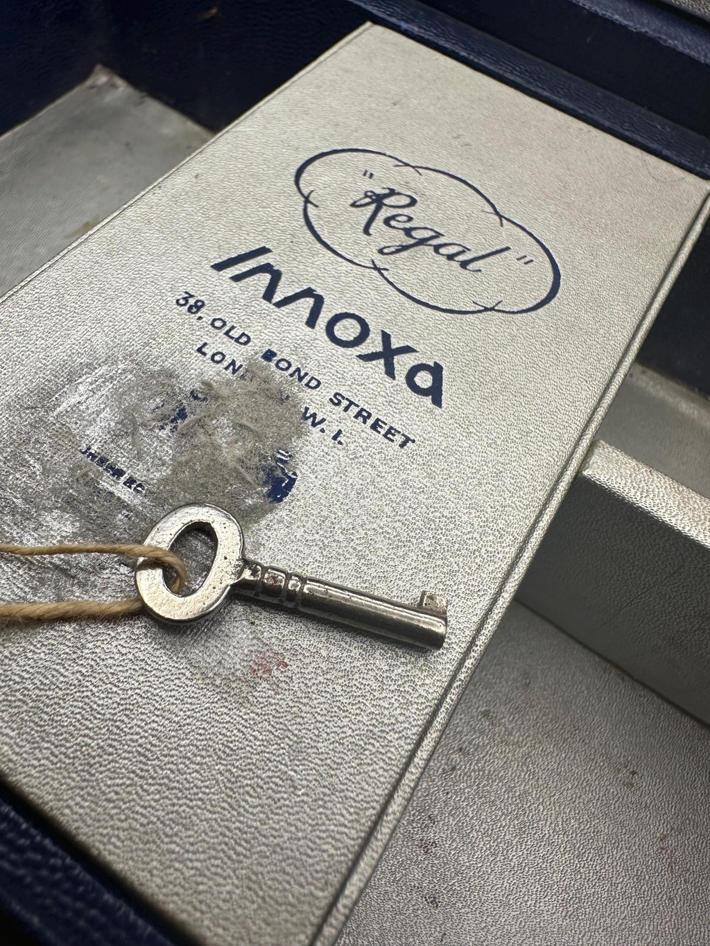 Vintage Innoxa “Regal” Vanity Case with Key – London Old Bond Street Beauty Box