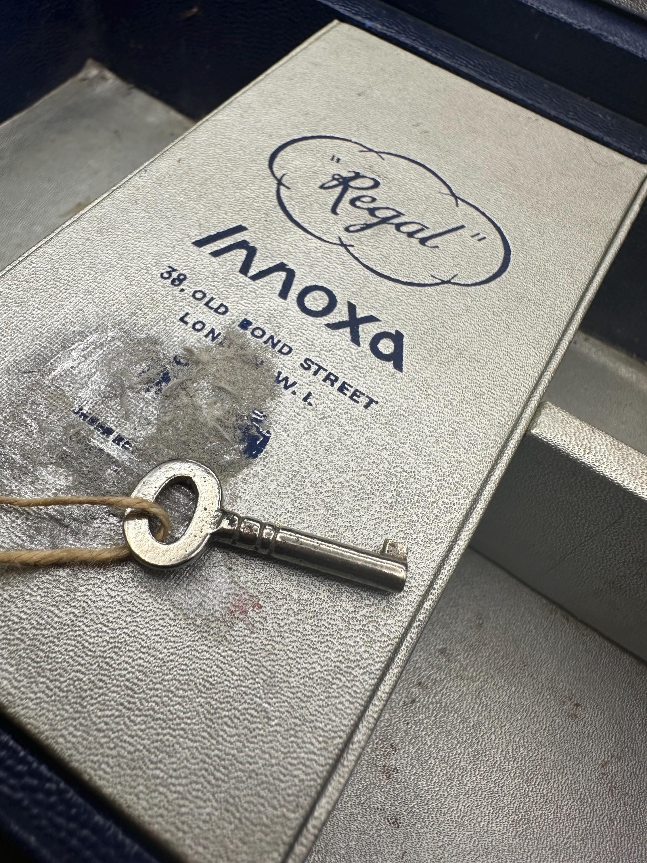 Vintage Innoxa “Regal” Vanity Case with Key – London Old Bond Street Beauty Box