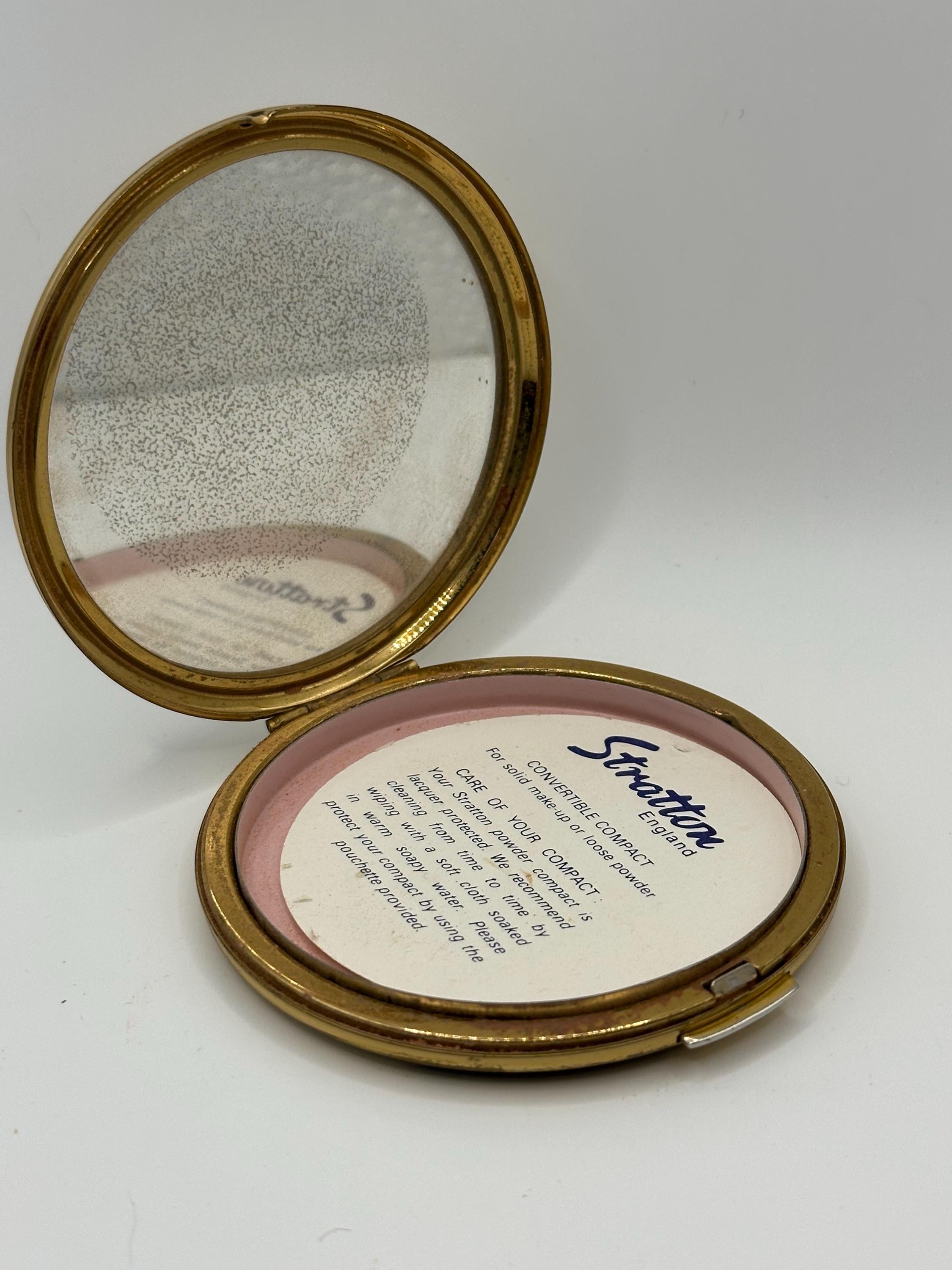 Vintage Stratton Powder Compact – Pink Rose Floral, White Enamel, Made in England (7cm)