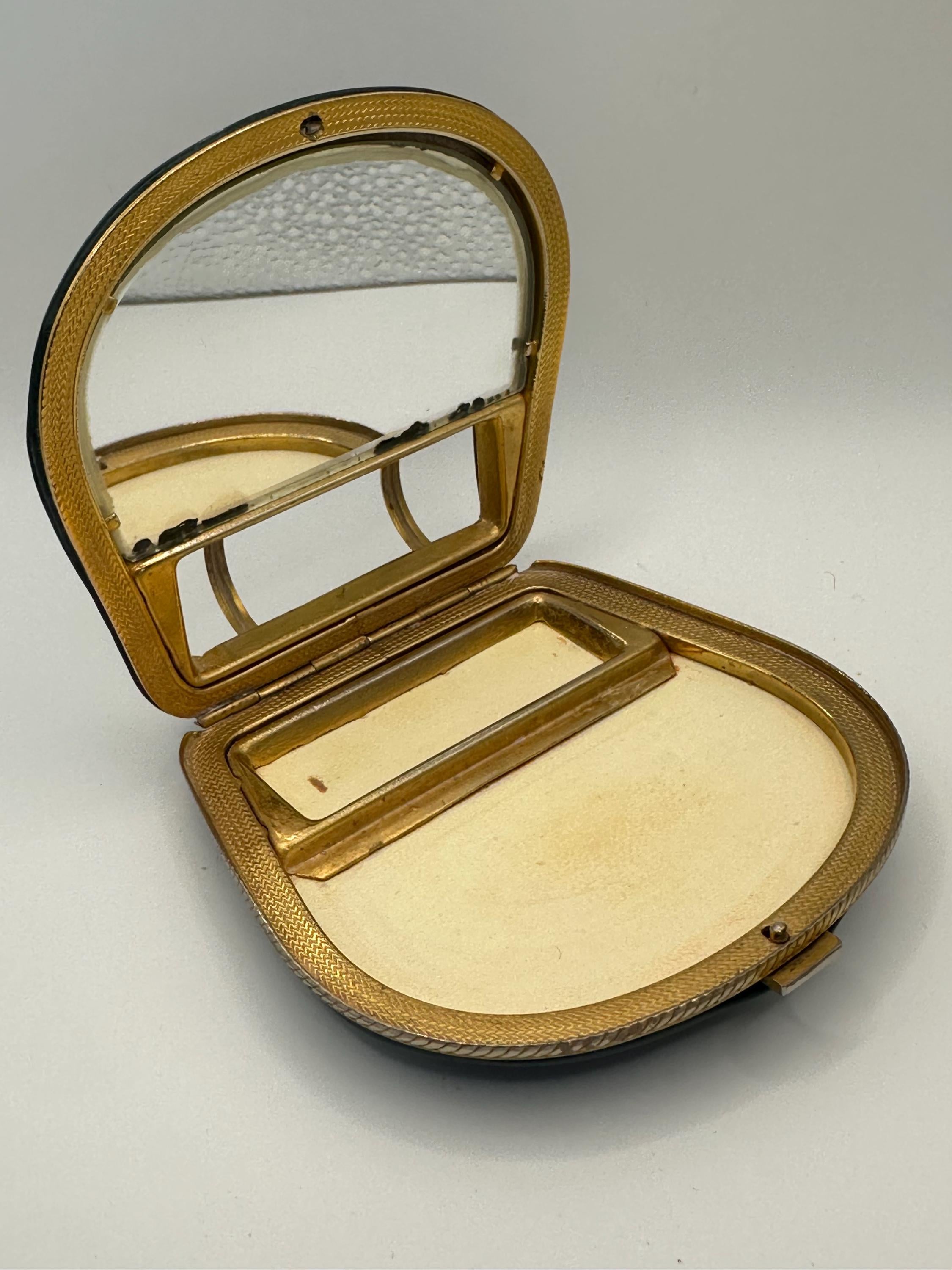 Vintage Green Leather & Gold-Tone Powder Compact – Mid-Century Vanity Accessory – Unmarked