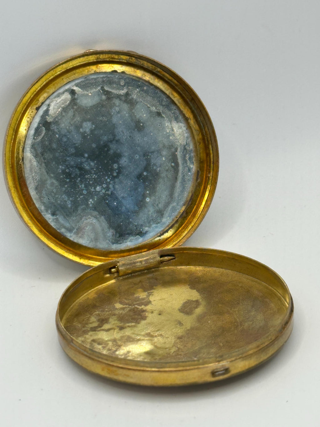 Vintage Kirkwall Souvenir Powder Compact – Marbled Enamel, Crest, with Rachel Puff (5.5cm)