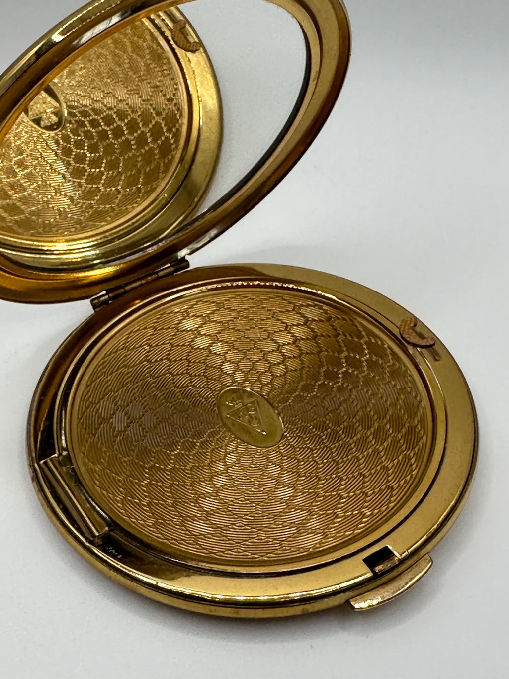 Vintage Kigu Powder Compact – 8cm – Original Box – Floral Embroidery