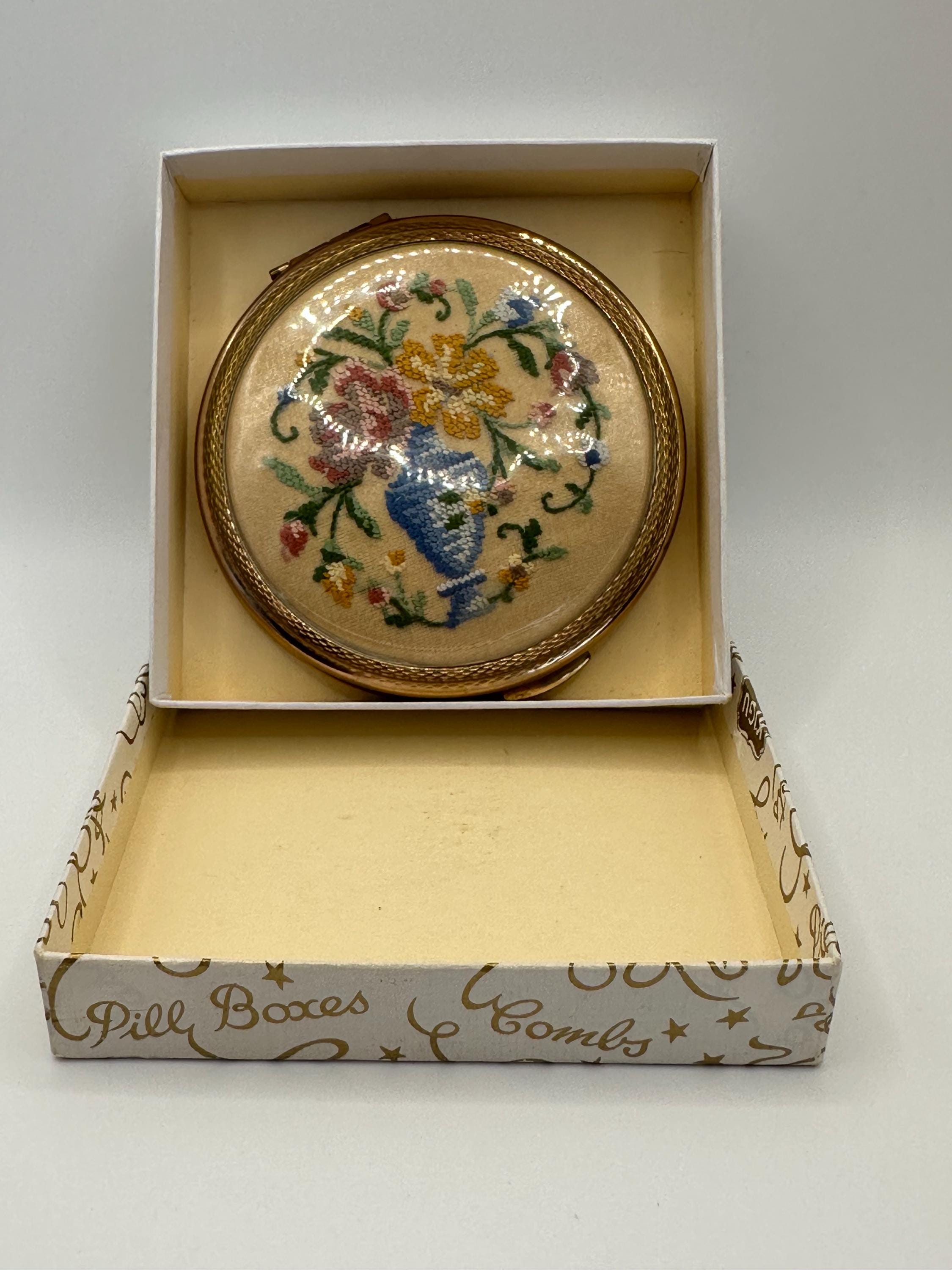 Vintage Kigu Powder Compact – 8cm – Original Box – Floral Embroidery