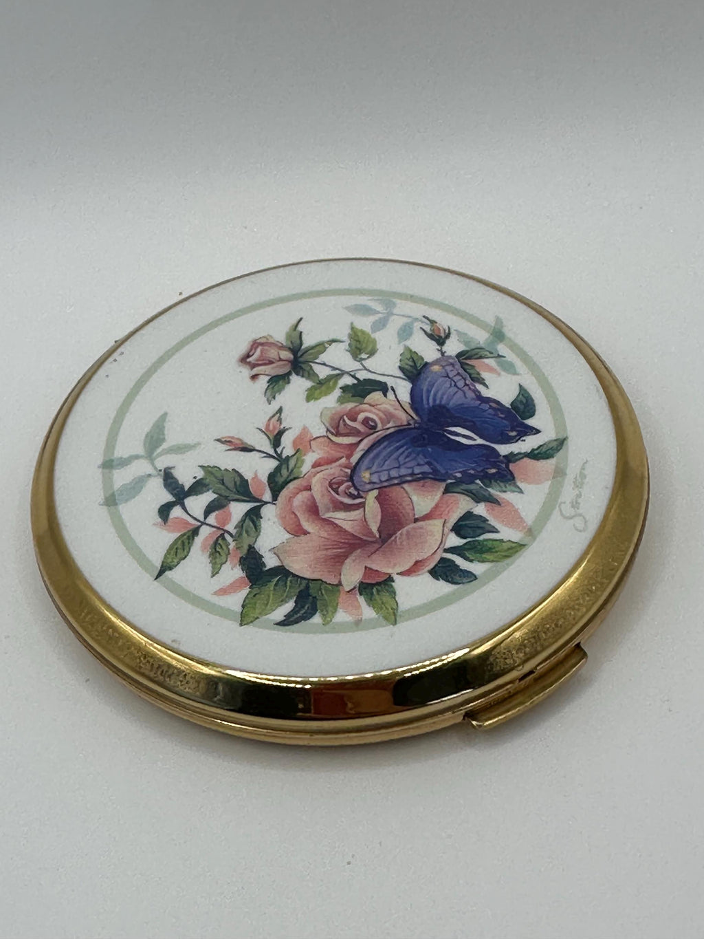 Vintage Stratton Powder Compact – 7cm – Porcelain Rose & Butterfly Design