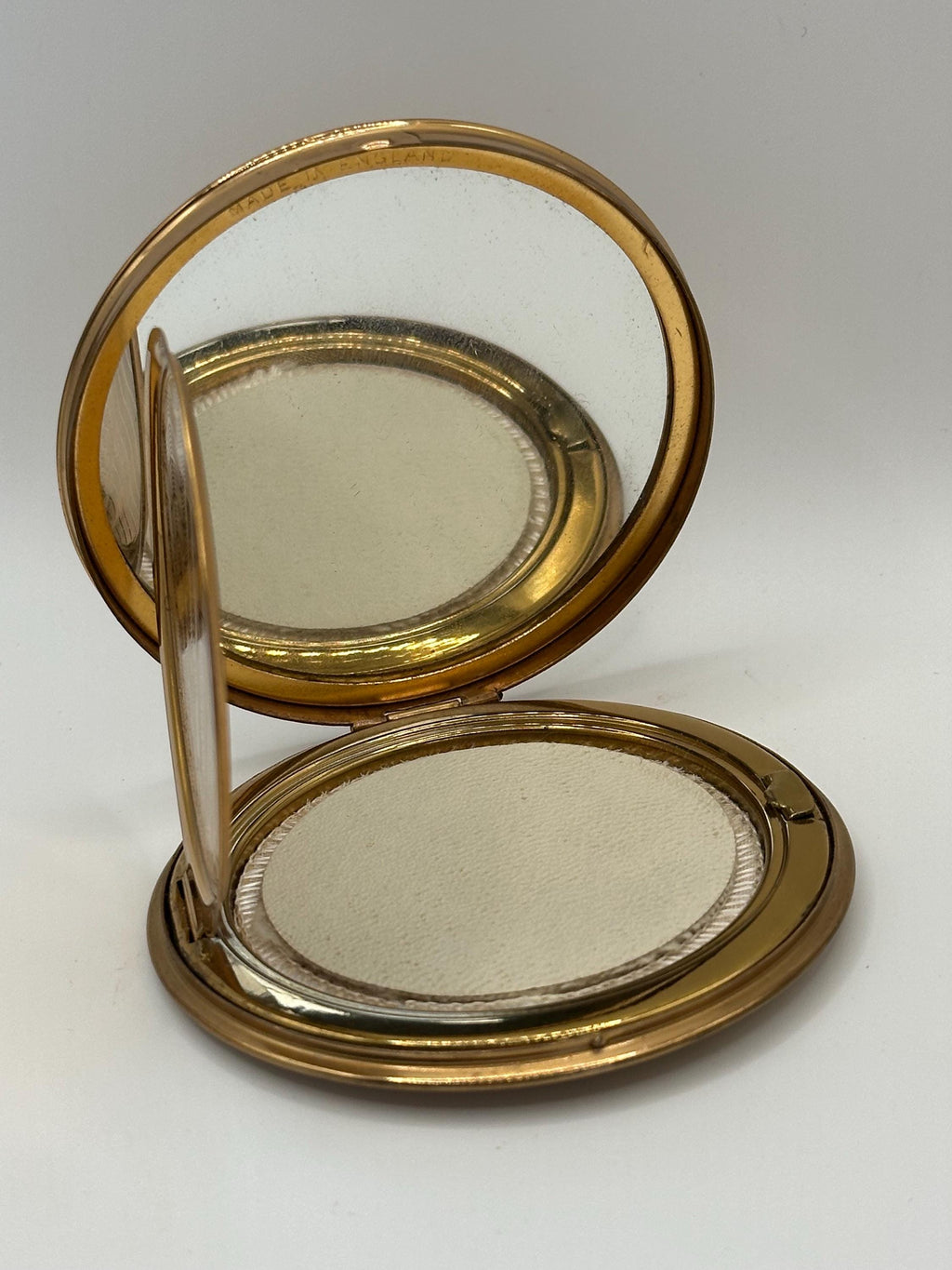 Vintage Scots Guards Powder Compact – Made in England – Art Deco Gold-Tone