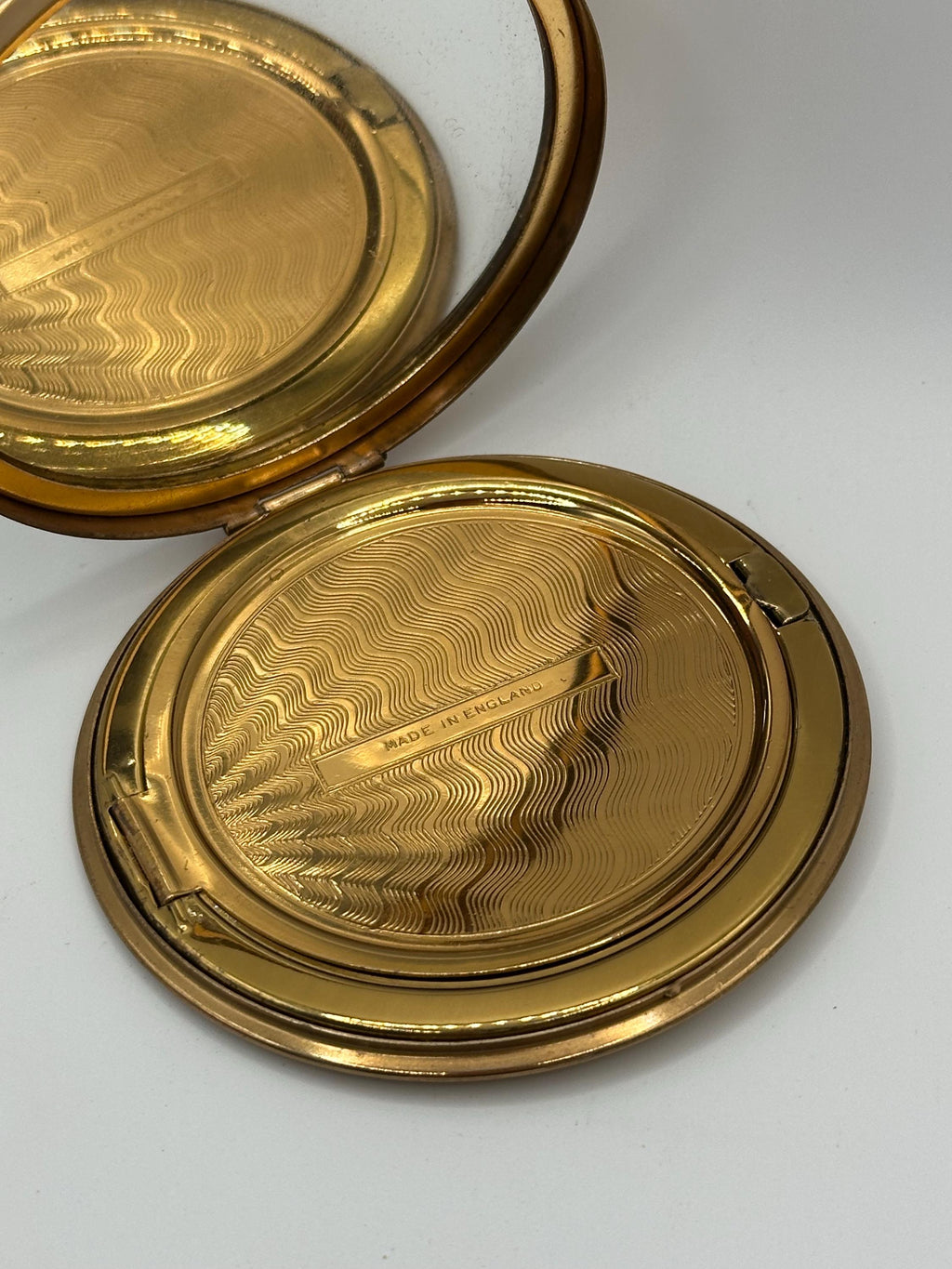 Vintage Scots Guards Powder Compact – Made in England – Art Deco Gold-Tone