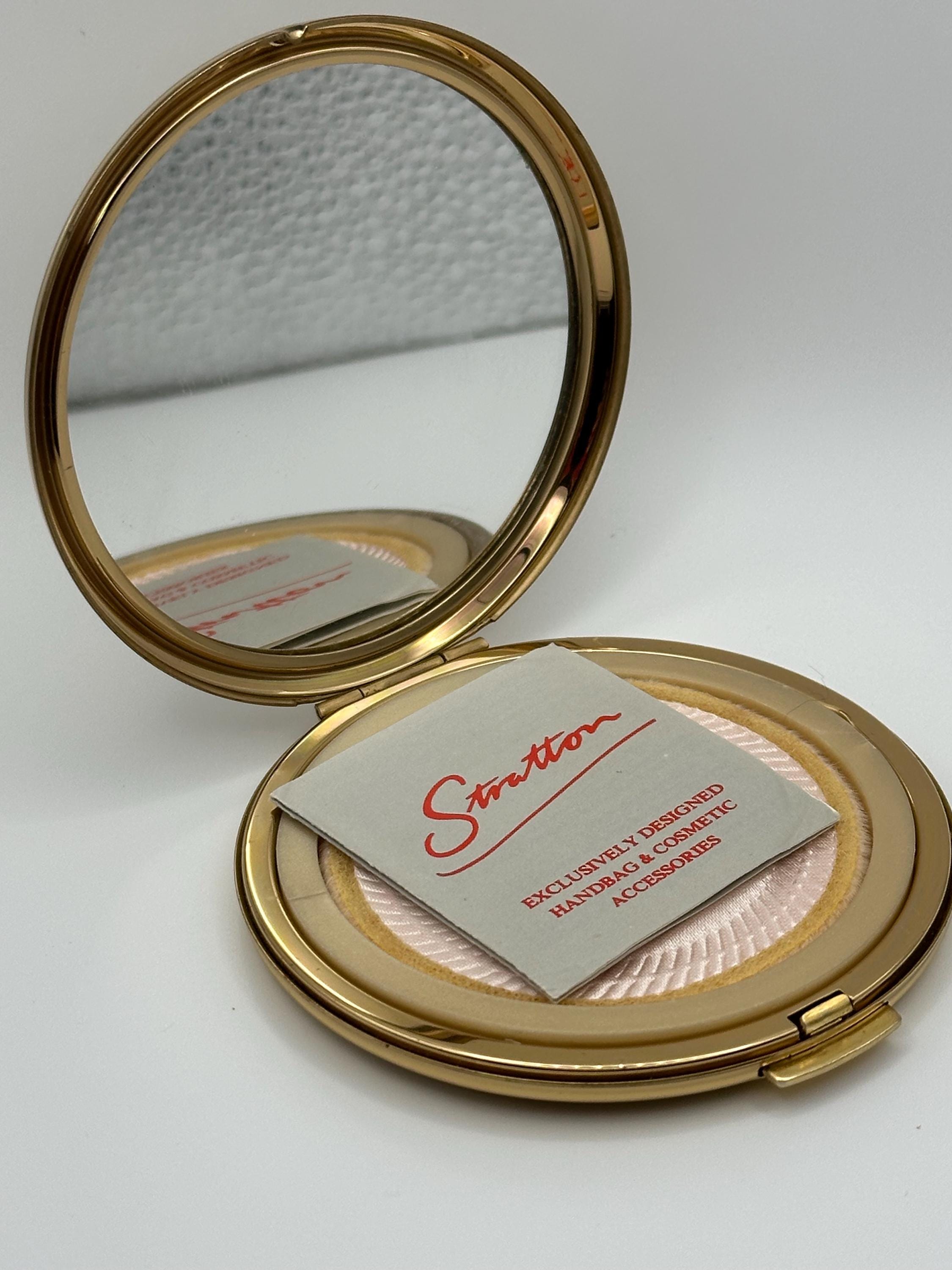 Vintage Stratton Powder Compact: Floral Wreath Bumblebee, Cream Enamel, England