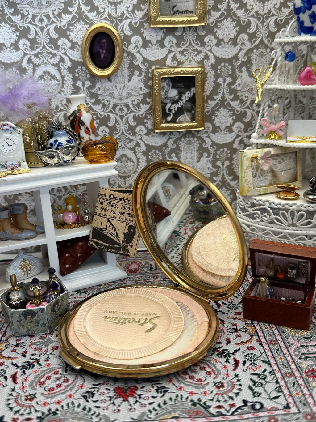 Vintage Stratton Floral Powder Compact – Made in England Mirror