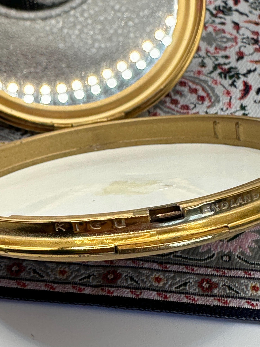 Vintage Kigu Minerva Locket Powder Compact - Rare Find with Original Appearance and Clean Interior