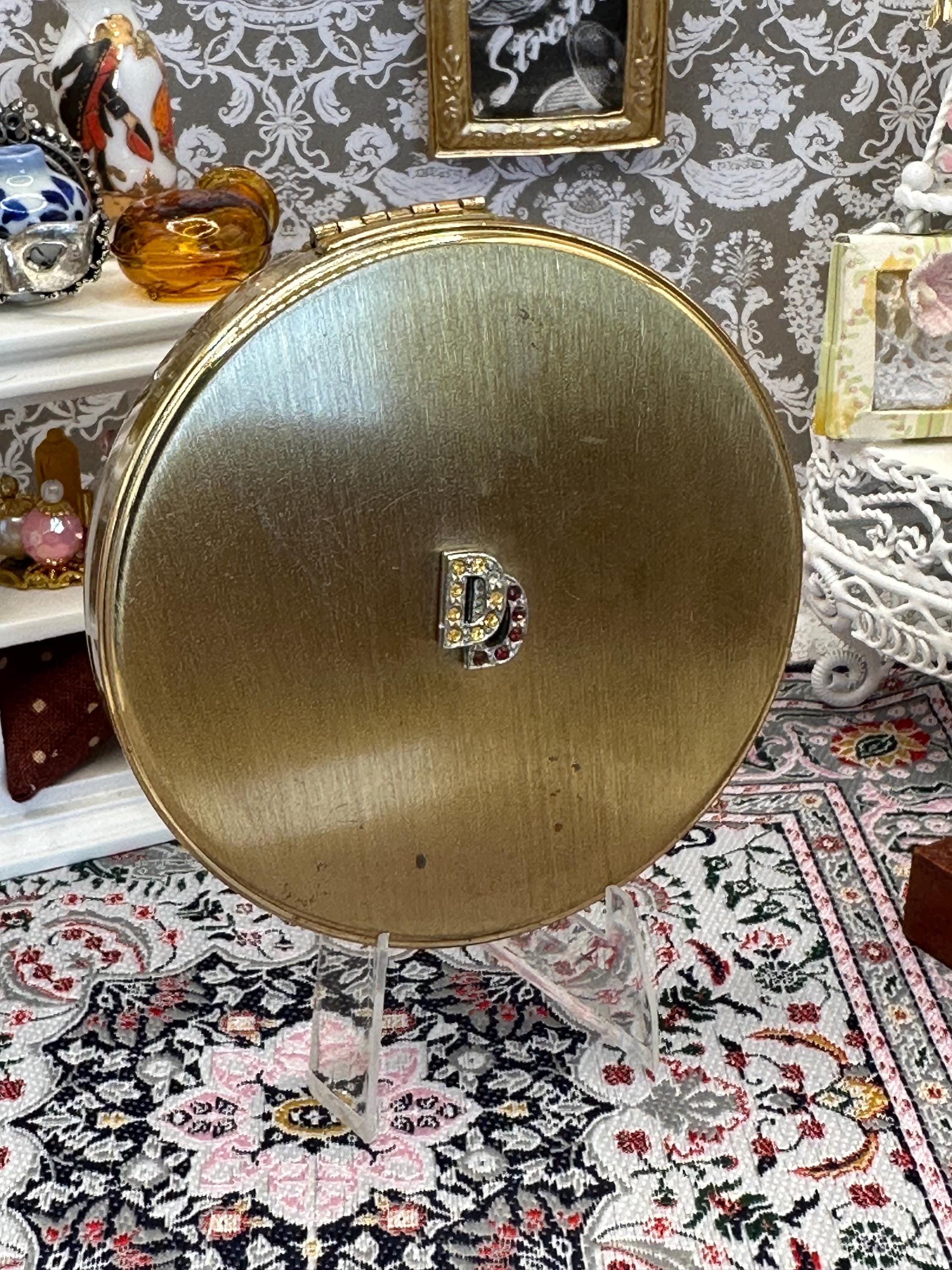 Vintage Gold-Tone Rhinestone Initial Powder Compact with Mirror – Retro Mid-Century Vanity Accessory
