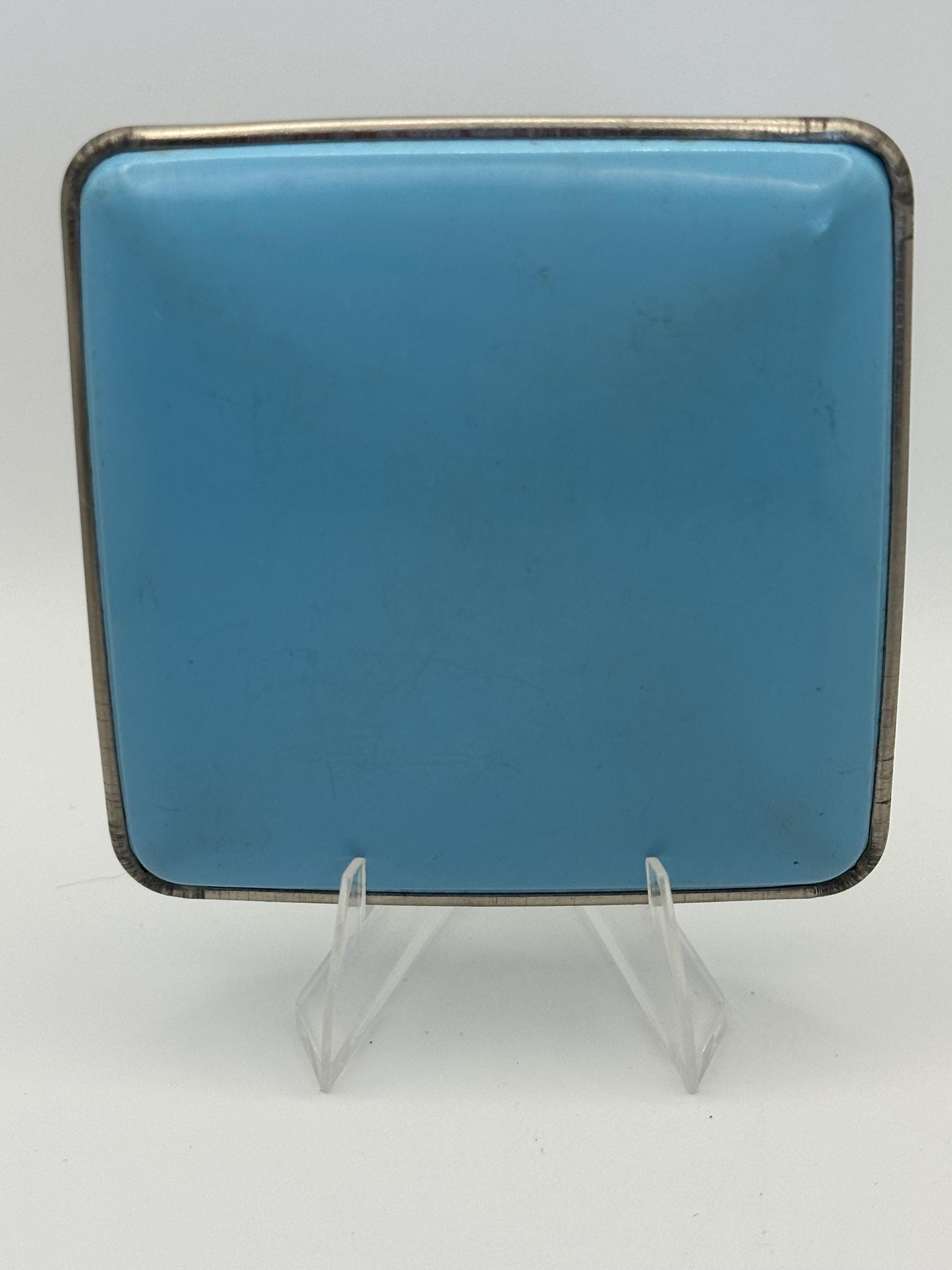 1940s Statue of Liberty Blue Enamel Powder Compact with Metal Sifter – Vintage American Souvenir