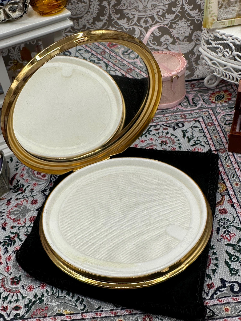 Vintage Floral & Gold Powder Compact – Unused, 7.5cm, Black Felt Pouch Included
