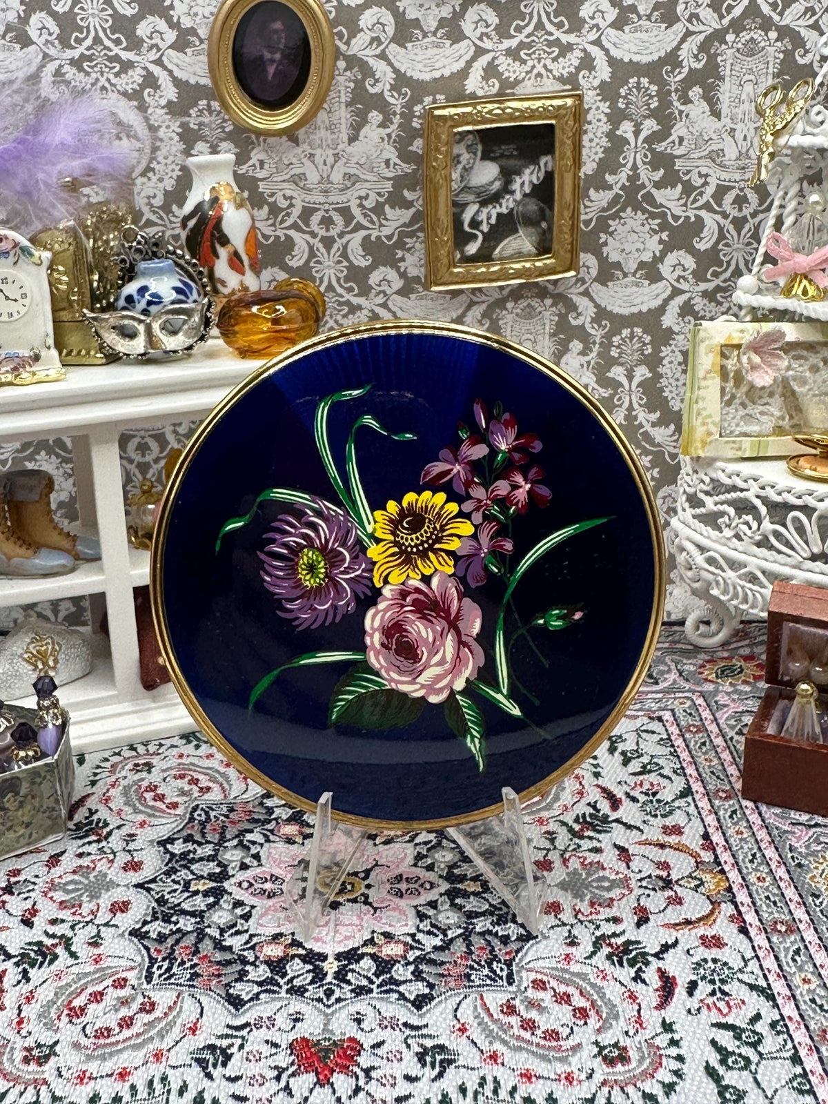 Vintage Floral & Gold Powder Compact – Unused, 7.5cm, Black Felt Pouch Included