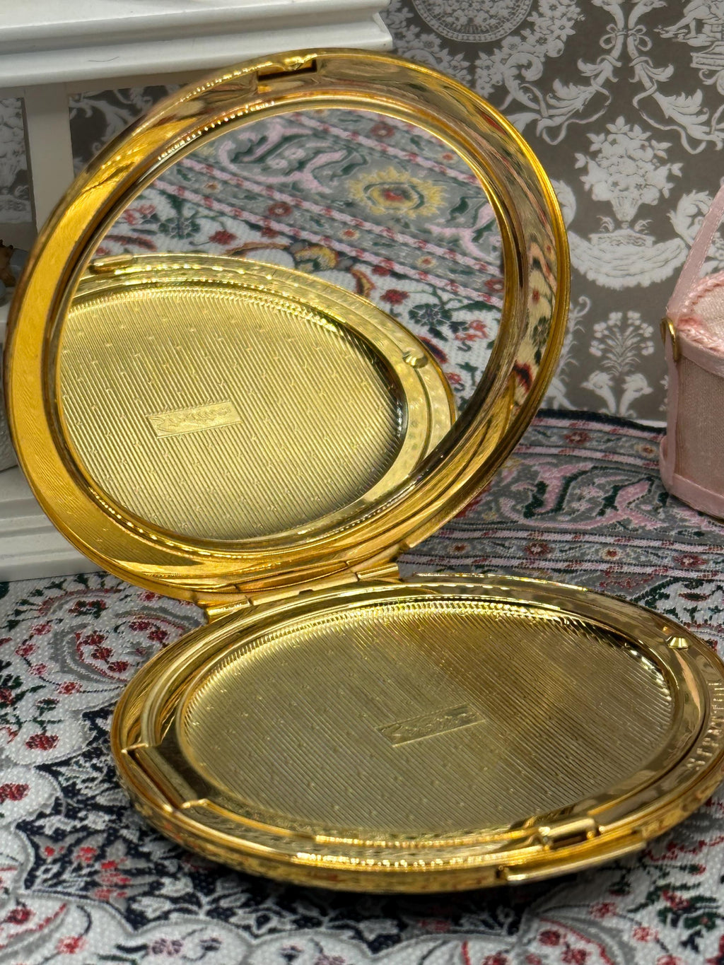 Vintage Stratton Gold Powder Compact – 7cm Unused, Collectible Makeup Accessory