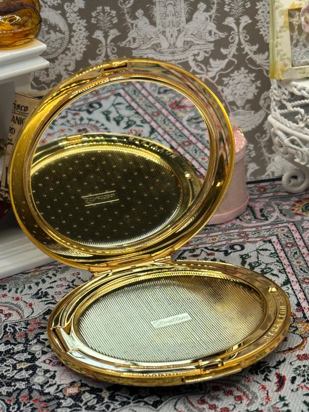 Vintage Stratton Gold Powder Compact – 7cm Unused, Collectible Makeup Accessory
