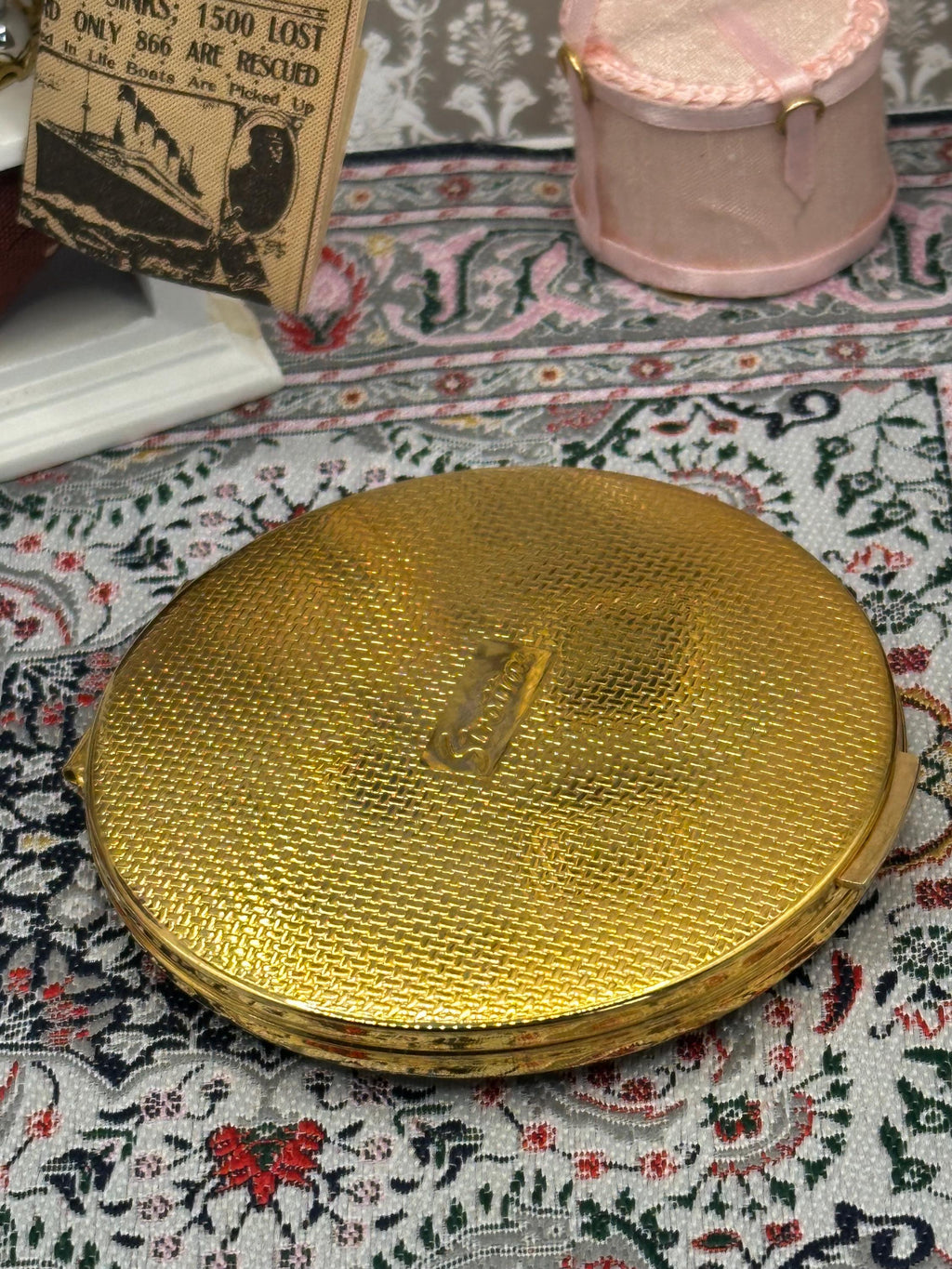 Vintage Stratton Gold Powder Compact – 7cm Unused, Collectible Makeup Accessory