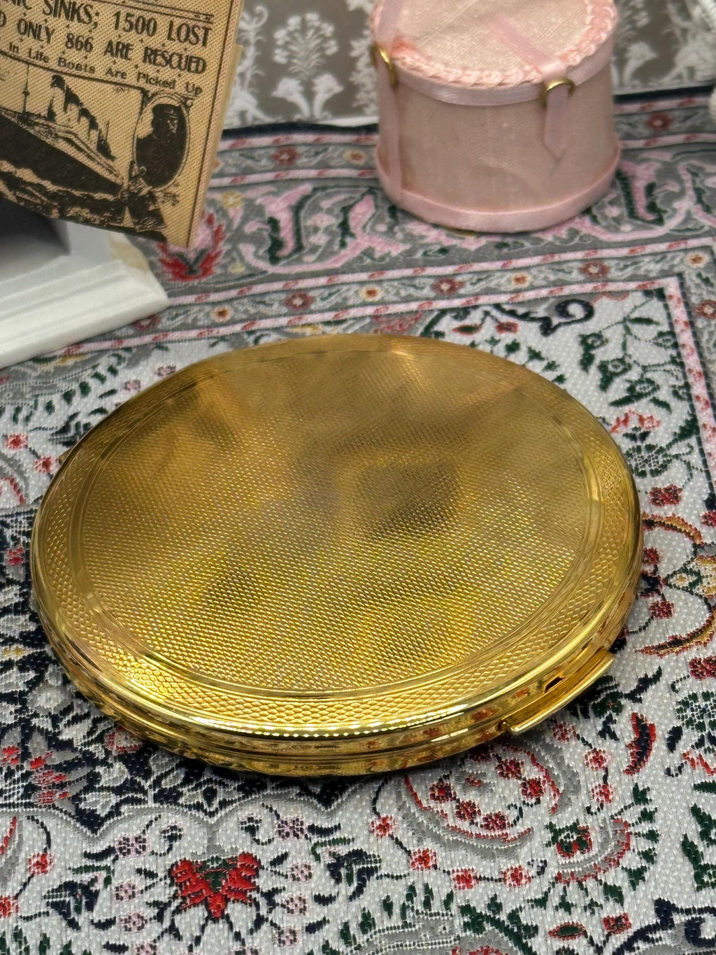 Vintage Stratton Gold Powder Compact – 7cm Unused, Collectible Makeup Accessory