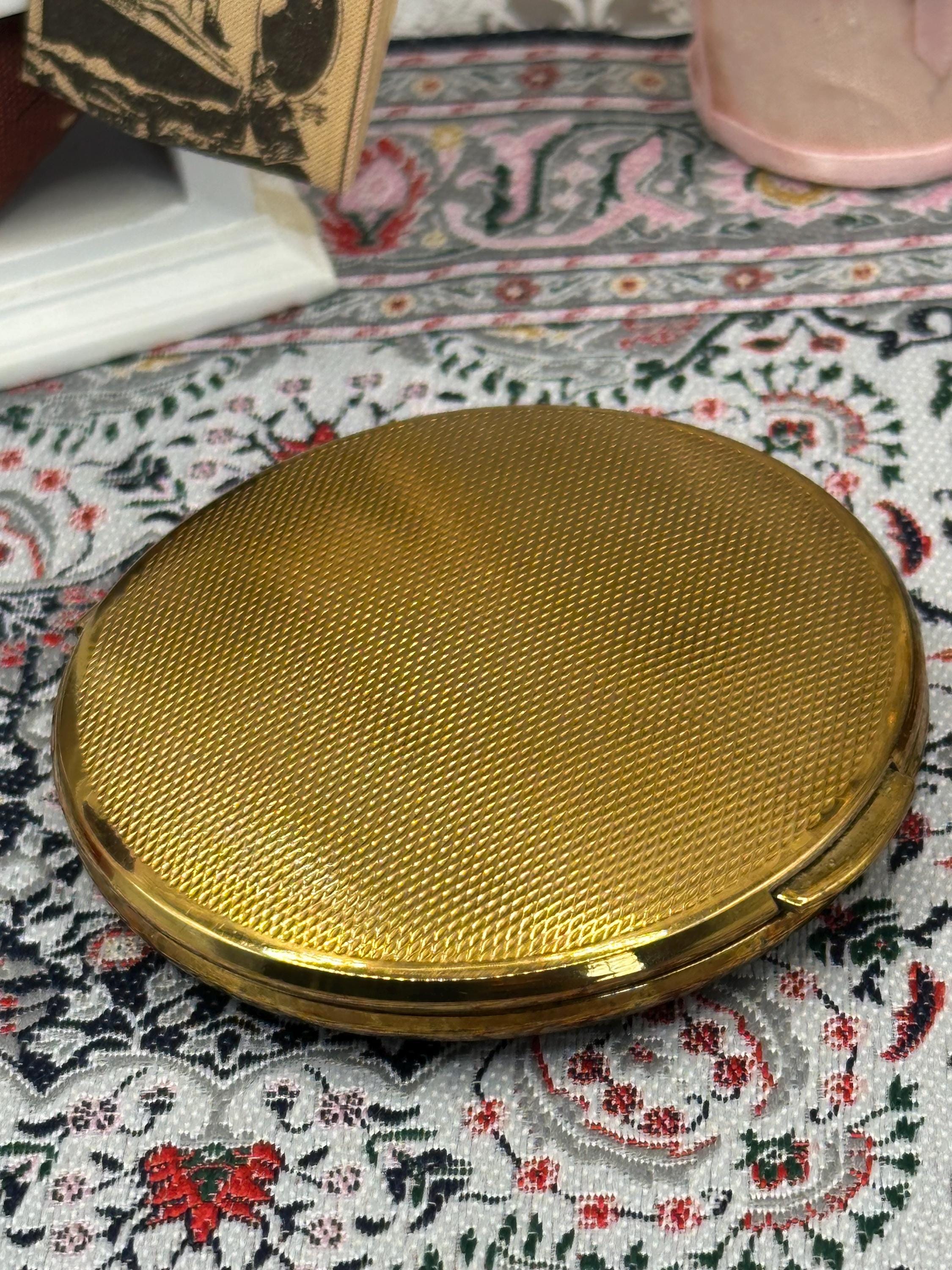 Vintage Kigu Gold-Tone Cartouche Powder Compact – 6.5cm Diameter