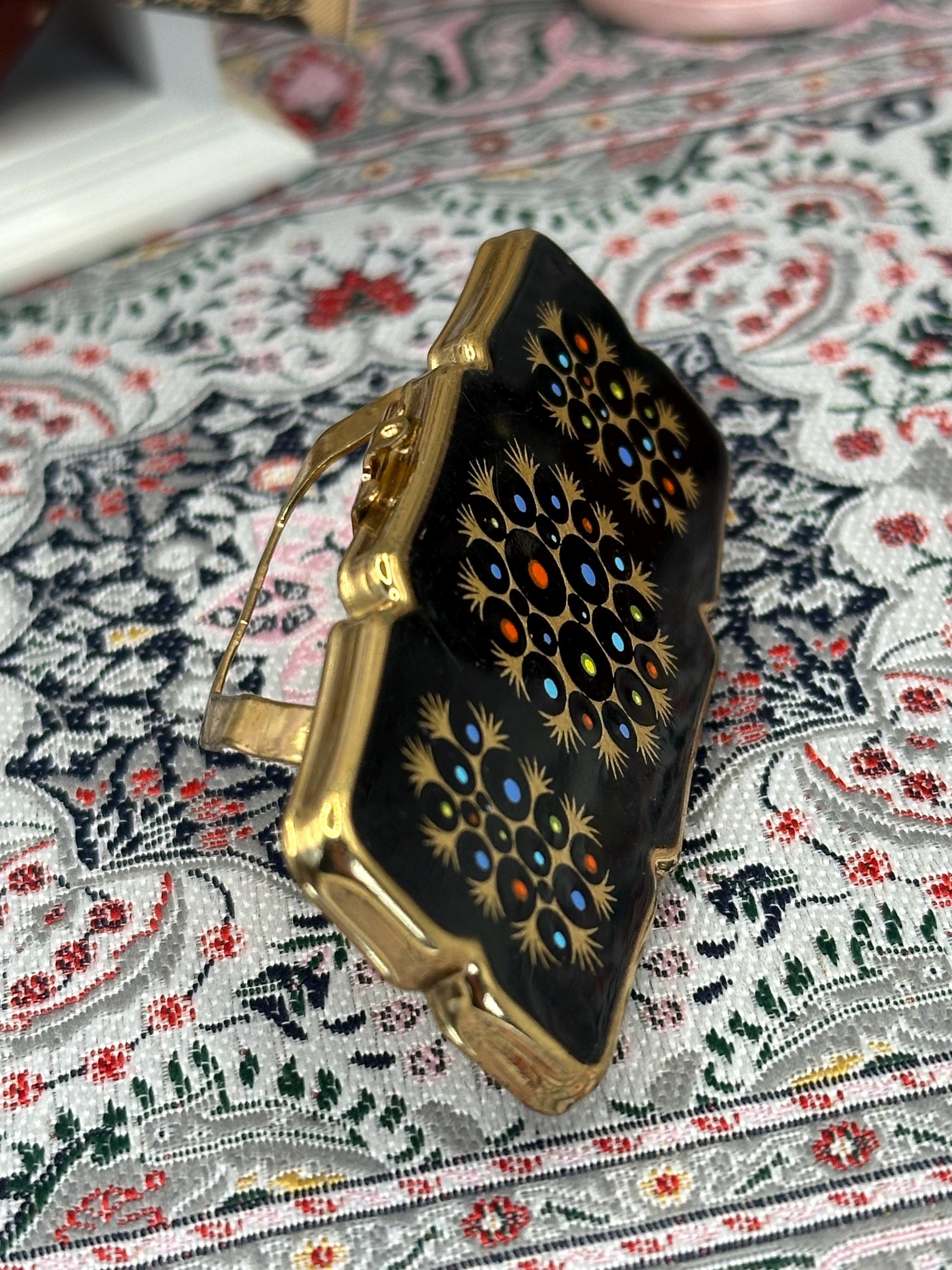 Vintage Stratton Lip View Compact: Black Enamel Multi Starburst, Mid-Century