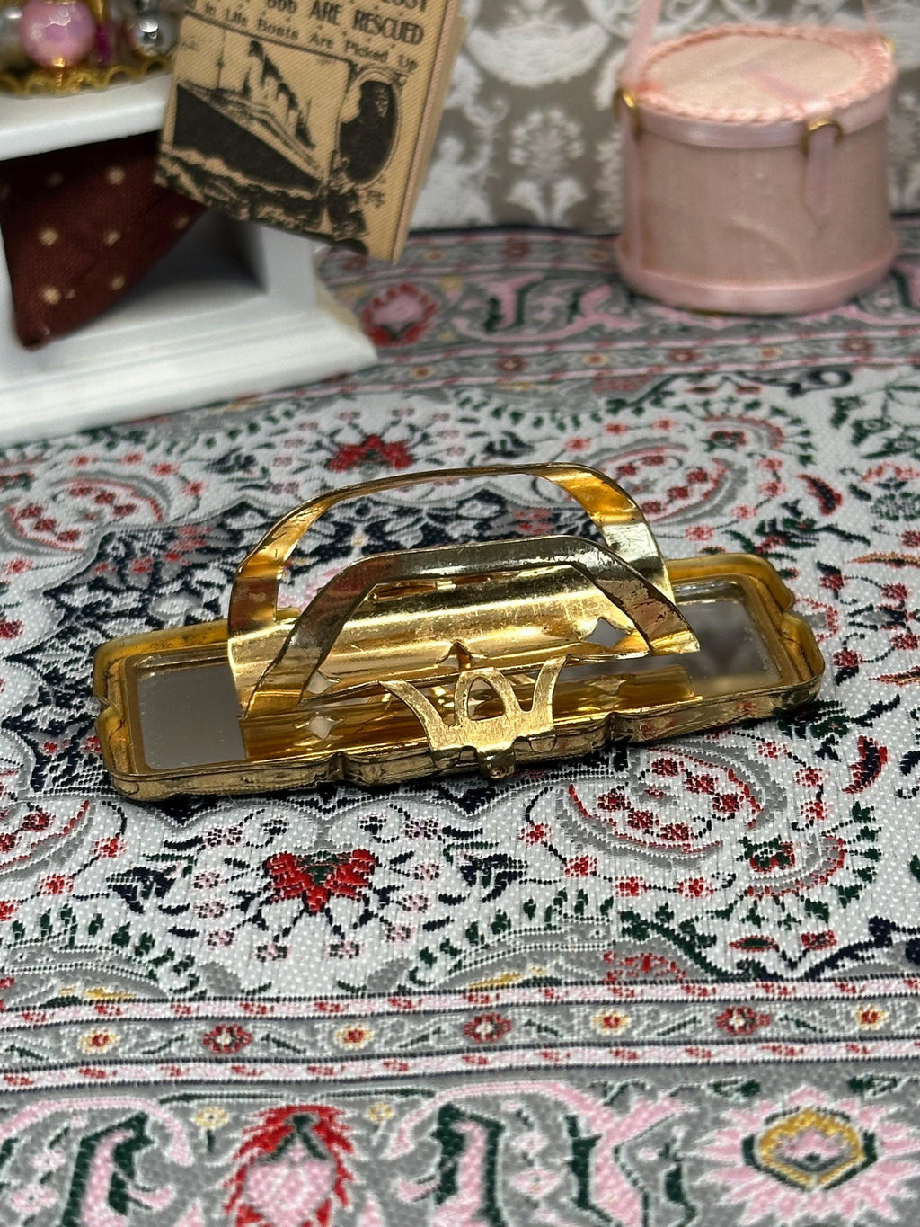 Vintage Stratton Lip View Compact: Black Enamel Multi Starburst, Mid-Century