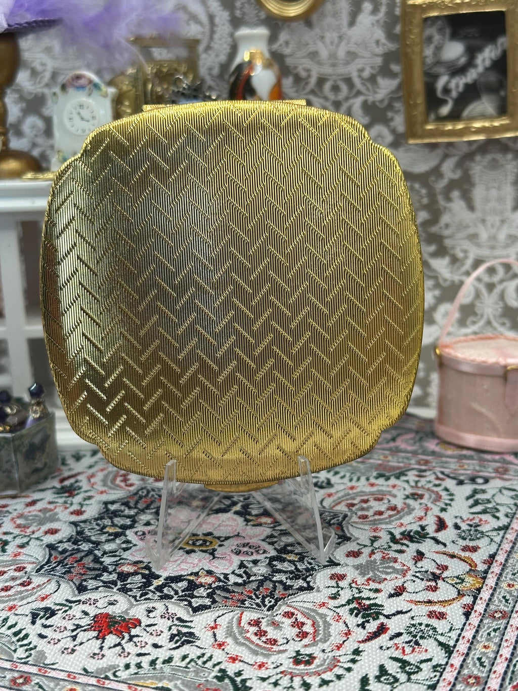 Vintage Kigu of London Powder Compact – Gold Chevron Art Deco, 8cm