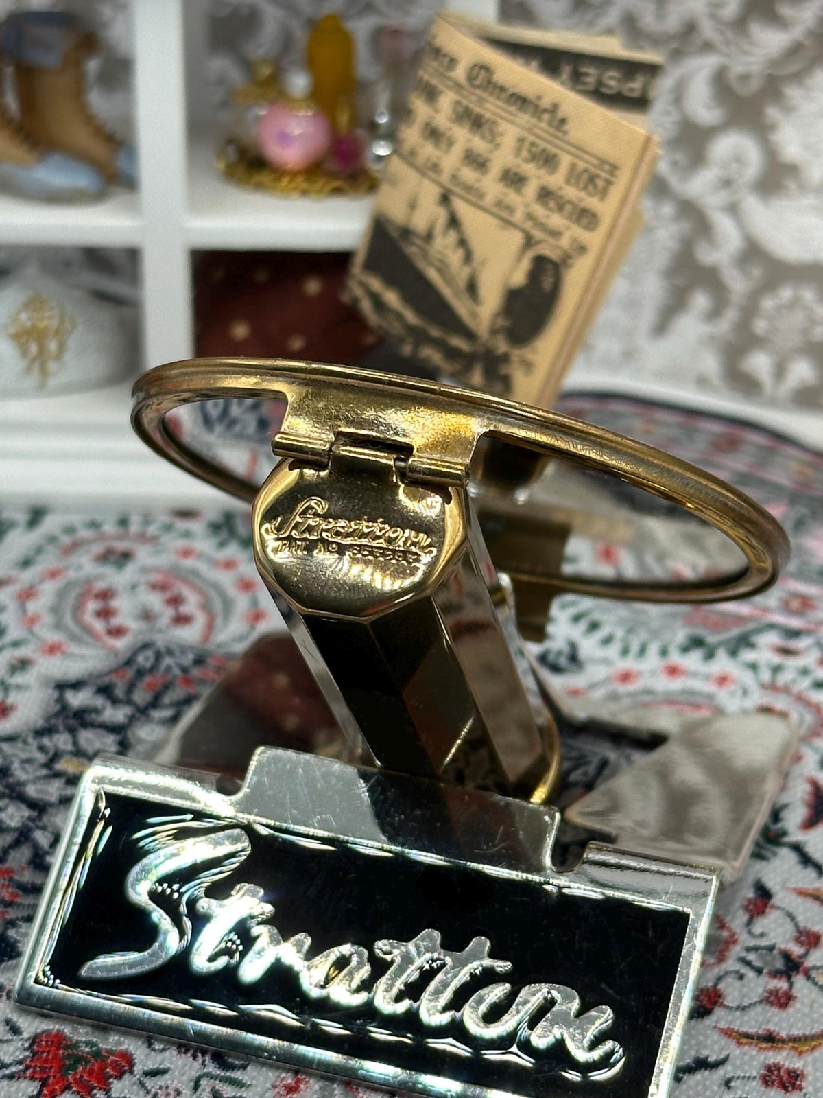 Vintage Stratton Lip View Compact Rare Toast Design