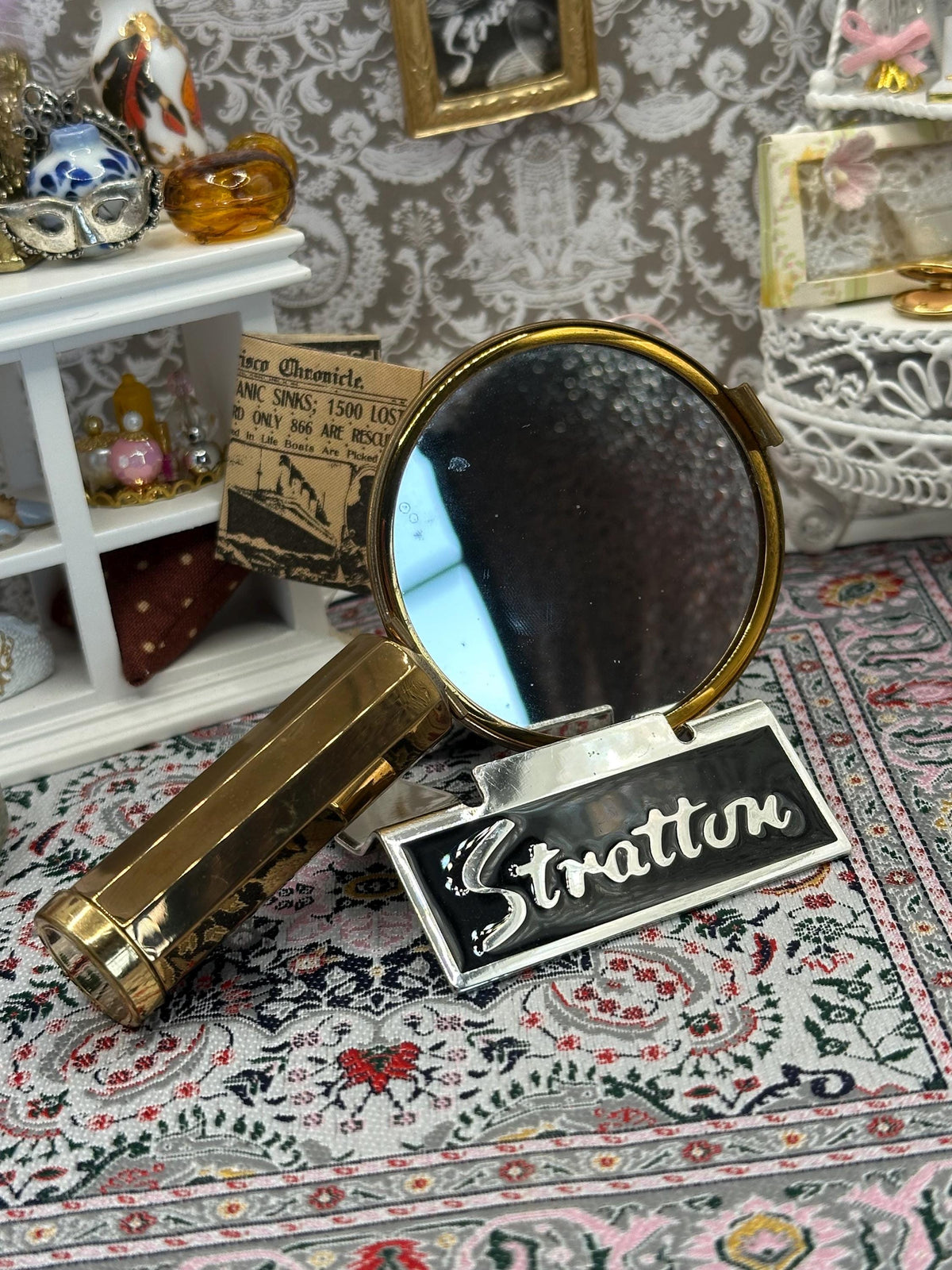 Vintage Stratton Lip View Compact Rare Toast Design