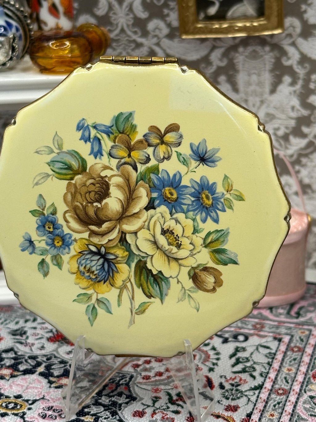 Vintage Kigu Powder Compact - Floral Enamel, Scalloped Gold-Tone Case 1950s/60s