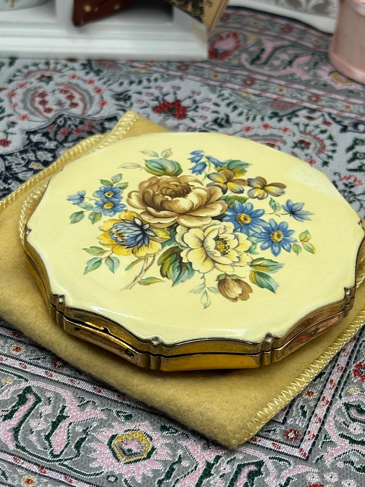 Vintage Kigu Powder Compact - Floral Enamel, Scalloped Gold-Tone Case 1950s/60s