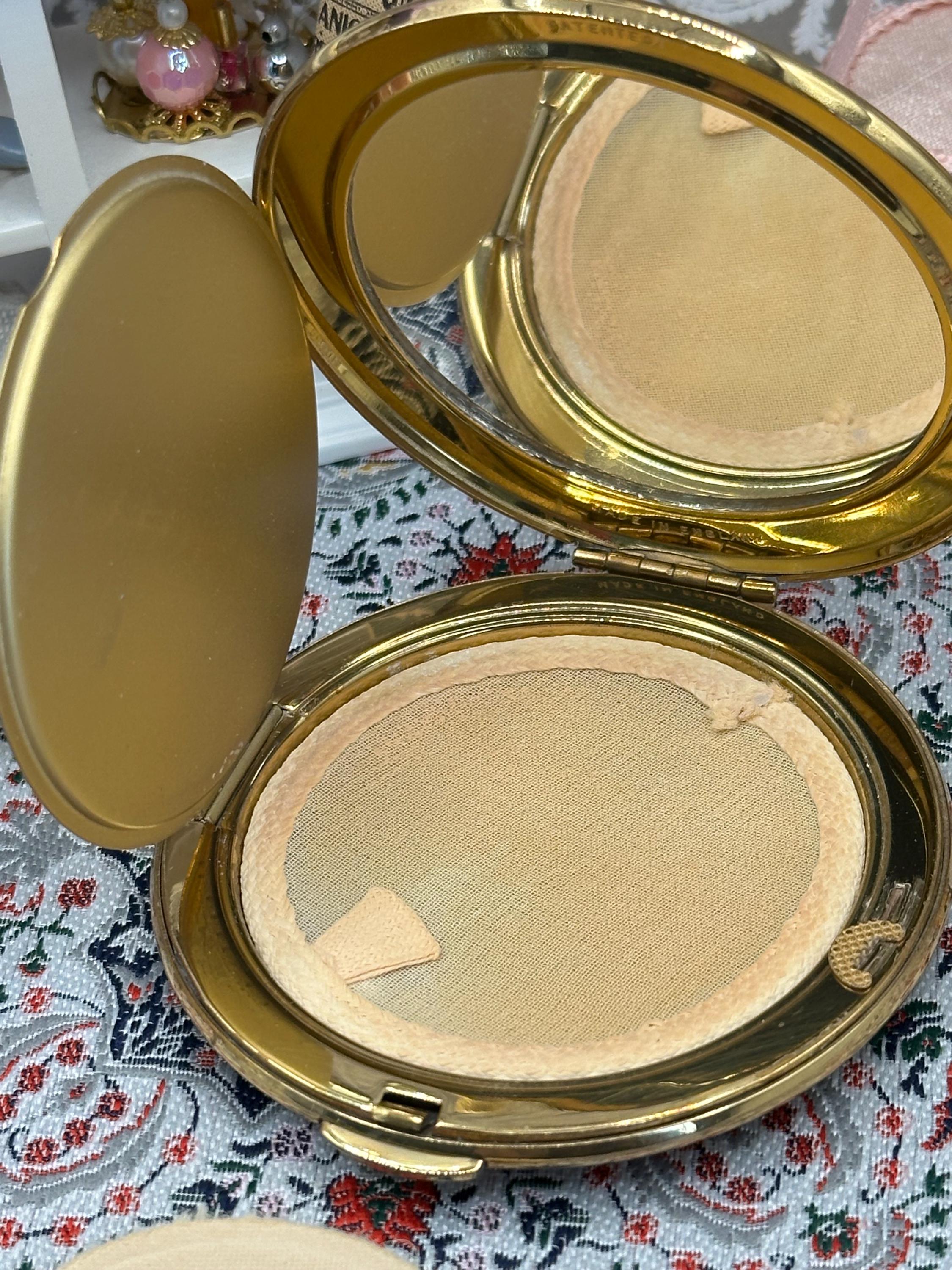 Vintage Kigu of London Powder Compact | Lace & Floral Enamel Design | 7.5cm | Made in England