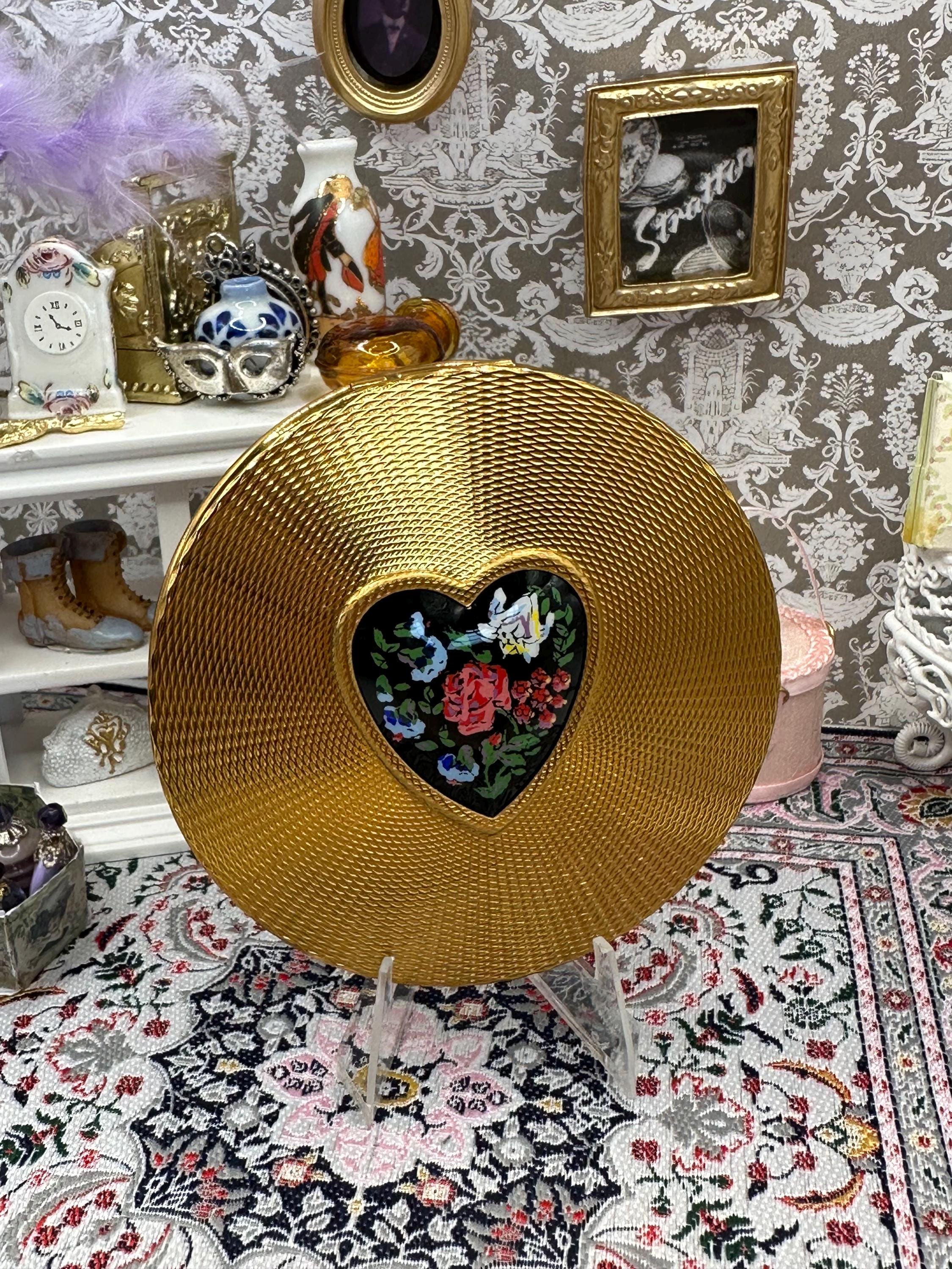 Vintage Mascot Powder Compact – 8cm Gold-Tone Heart Floral Design Original Box