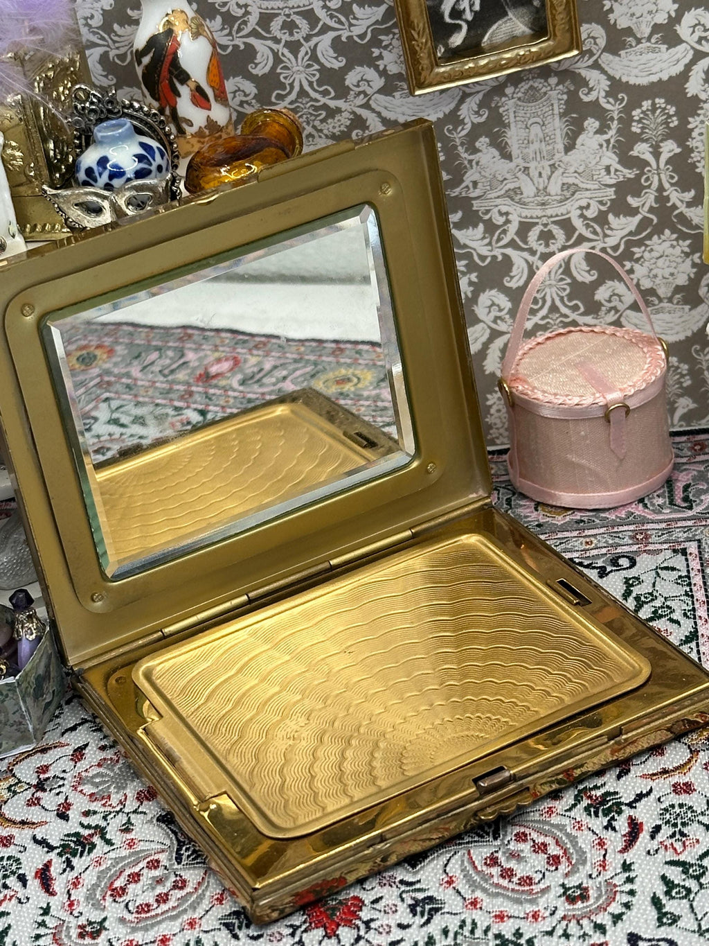 Vintage Gwenda Retangle Powder Compact – 1950s Floral Tapestry, Original Pouch & Box