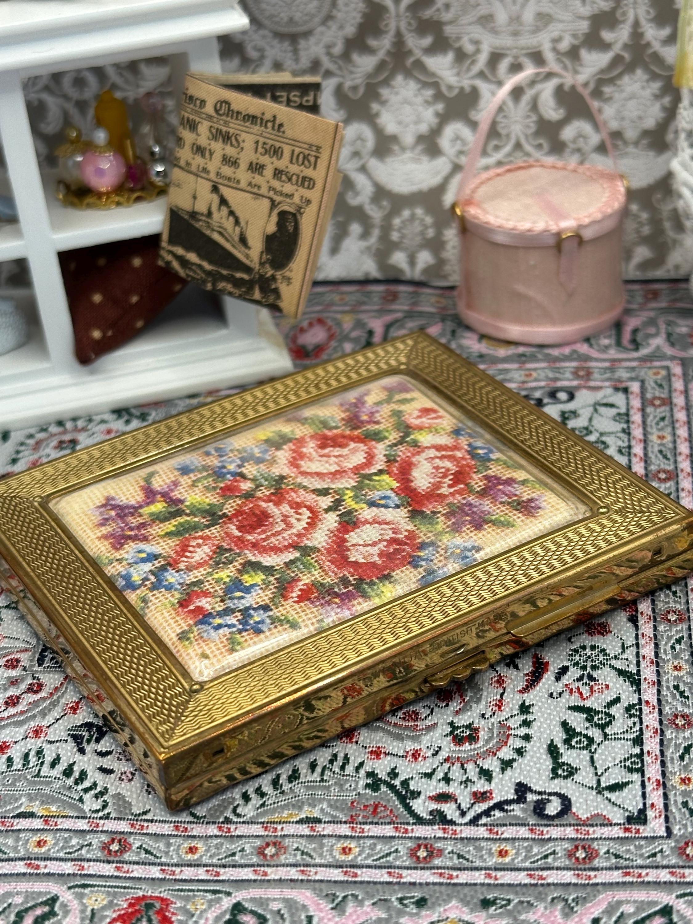 Vintage Gwenda Retangle Powder Compact – 1950s Floral Tapestry, Original Pouch & Box