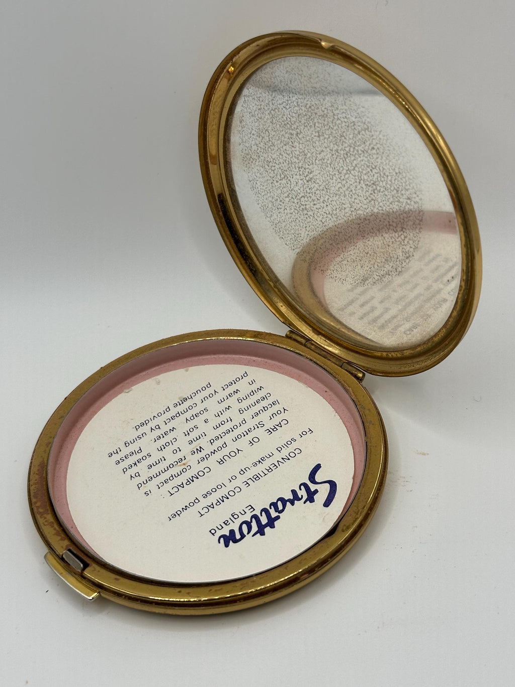 Vintage Stratton Powder Compact – Pink Rose Floral, White Enamel, Made in England (7cm)