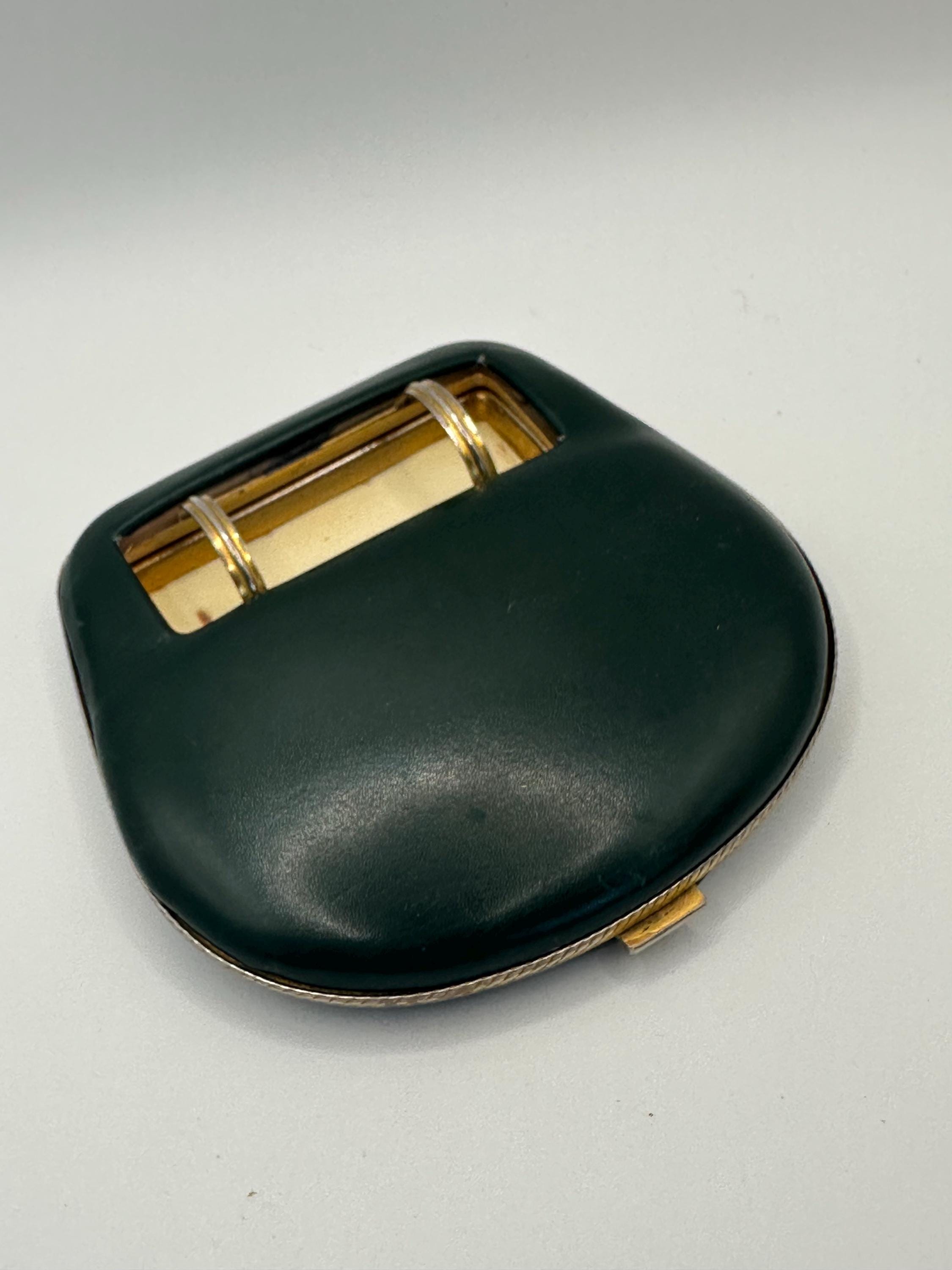Vintage Green Leather & Gold-Tone Powder Compact – Mid-Century Vanity Accessory – Unmarked