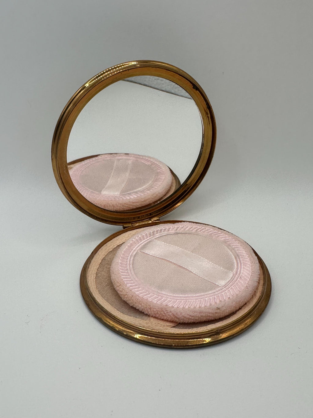 Vintage Souvenir Powder Compact – St Michael’s Mount, Cornwall – Collectable Vanity Accessory