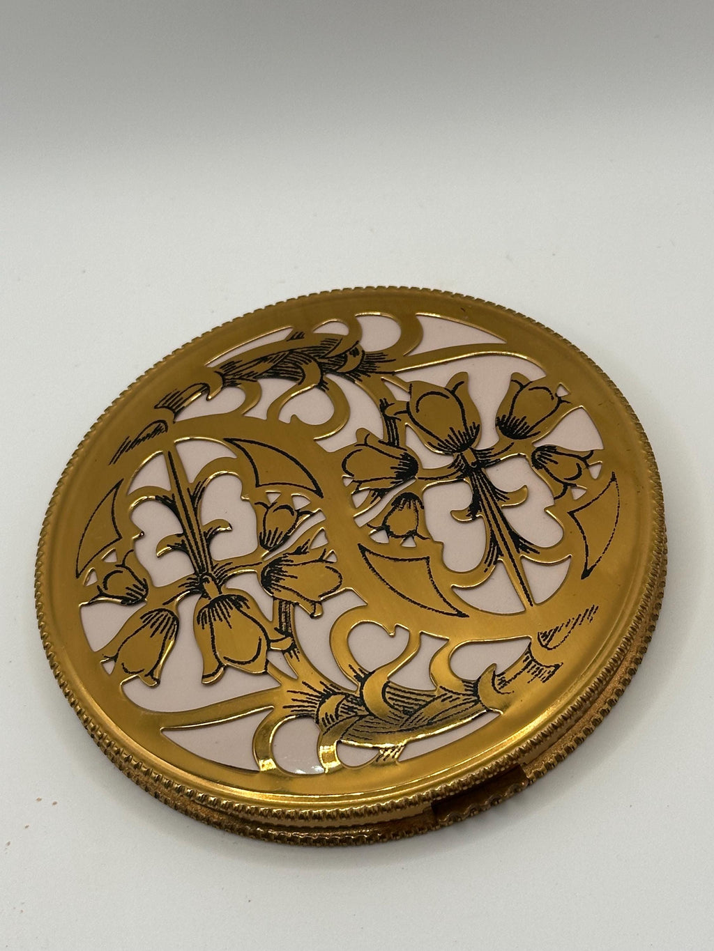 Vintage Art Deco Style Powder Compact – Gold Tone Filigree, Pink Enamel