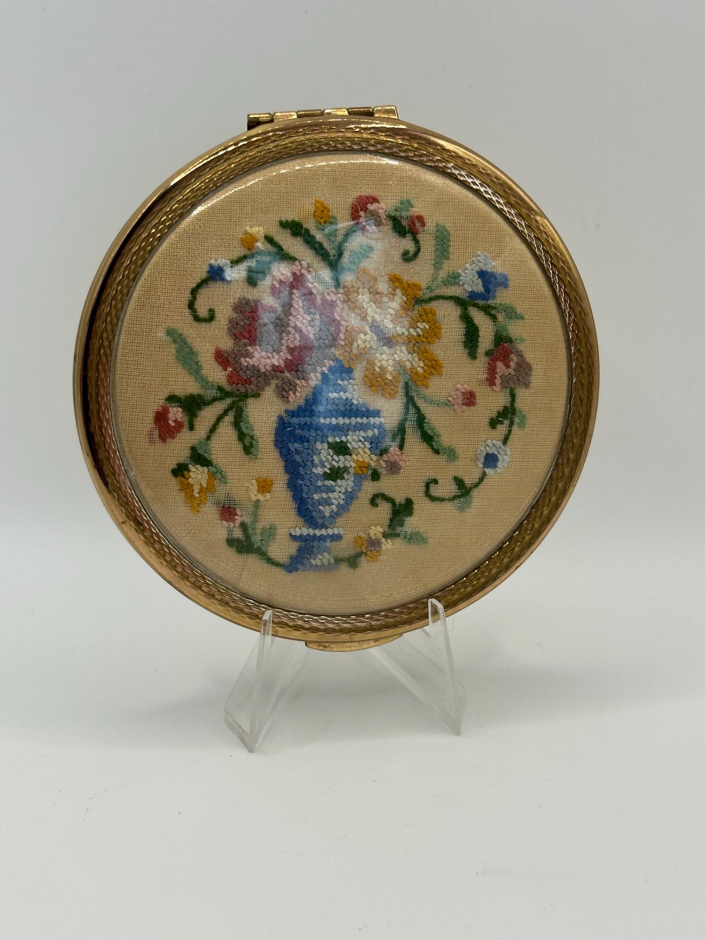 Vintage Kigu Powder Compact – 8cm – Original Box – Floral Embroidery