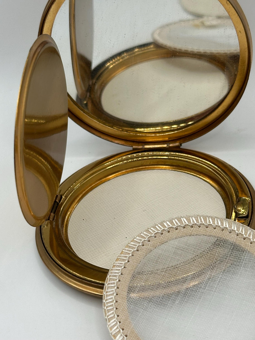 Vintage Scots Guards Powder Compact – Made in England – Art Deco Gold-Tone