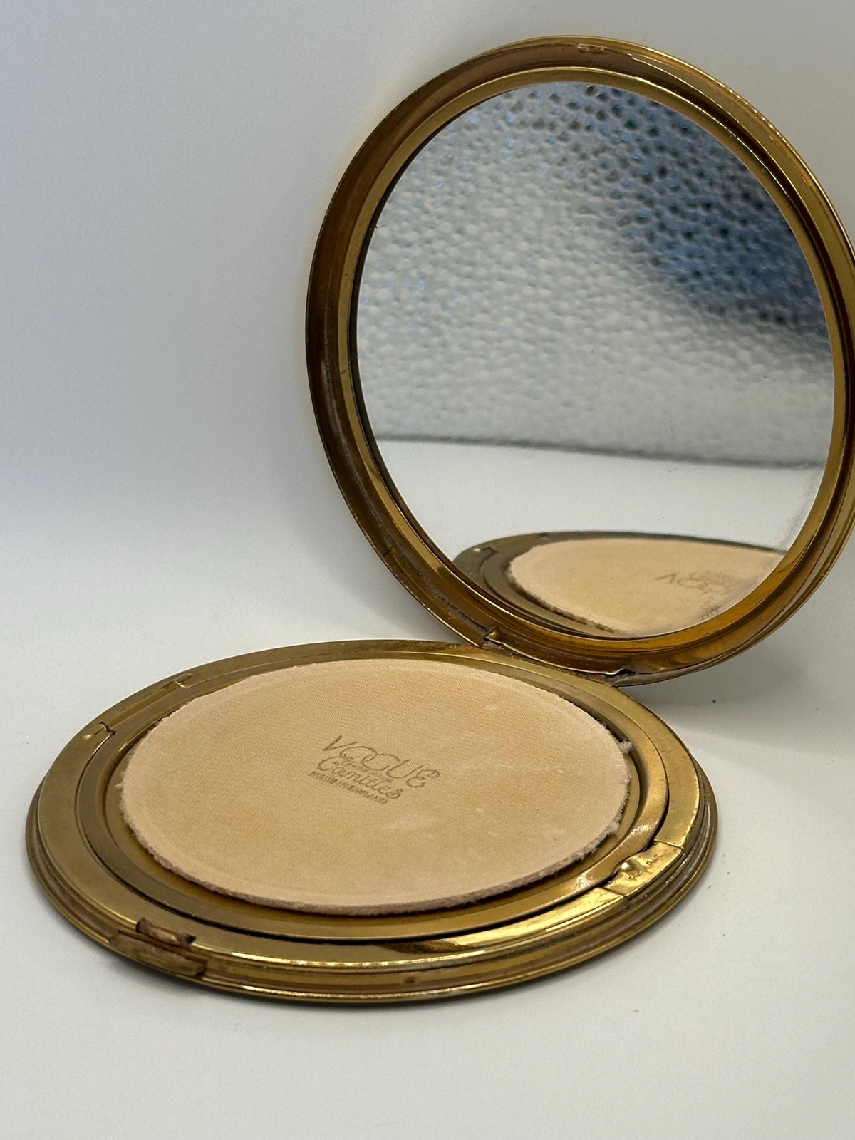 Vintage Vogue Vanities Persian Design Powder Compact – 10cm, Boxed with Original Pouch