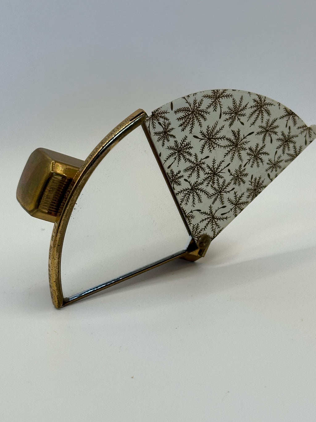 Vintage Stratton Fan-Shaped Lip View – Gold Starburst Enamel, Lipstick Holder & Mirror