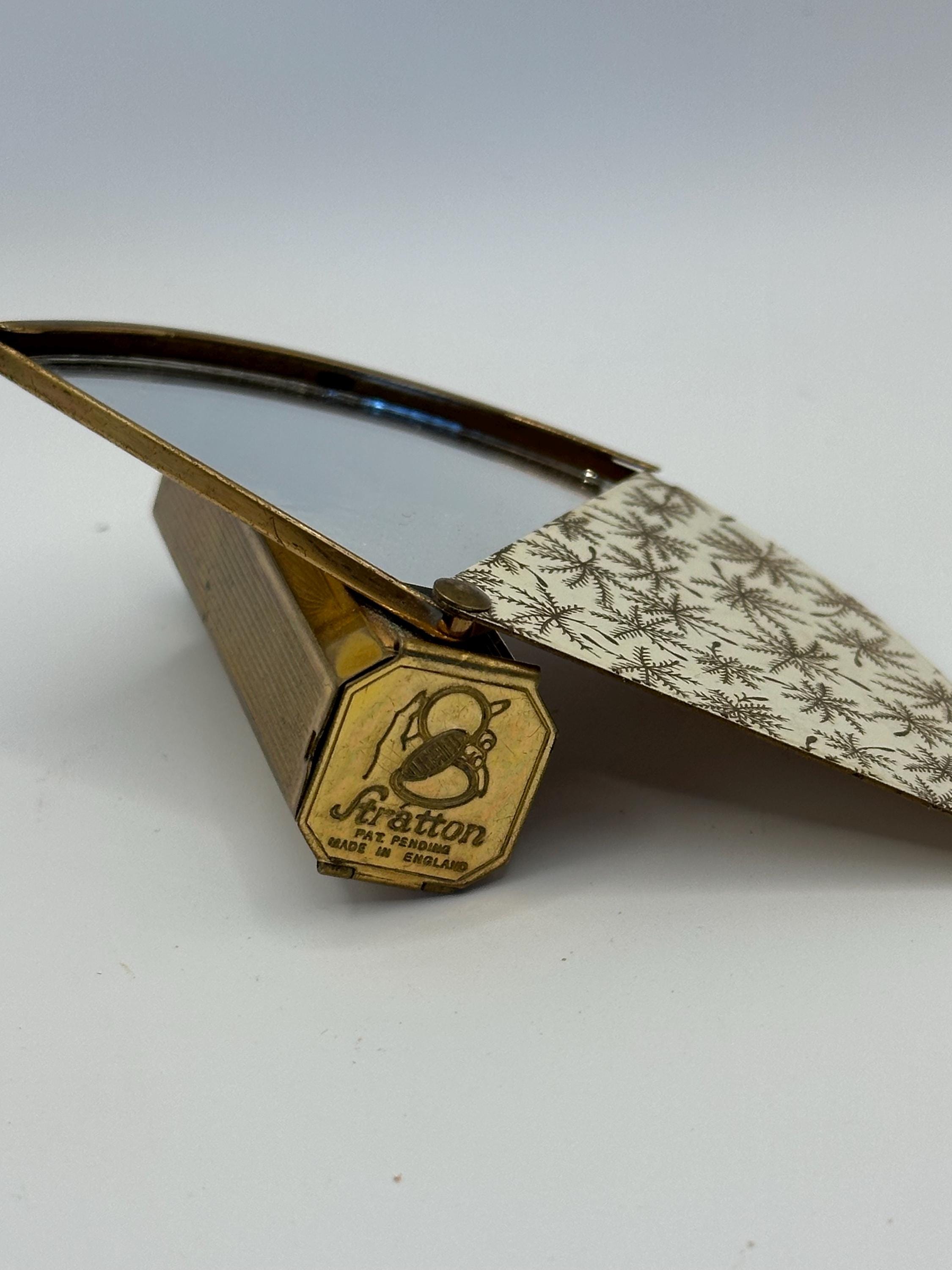 Vintage Stratton Fan-Shaped Lip View – Gold Starburst Enamel, Lipstick Holder & Mirror