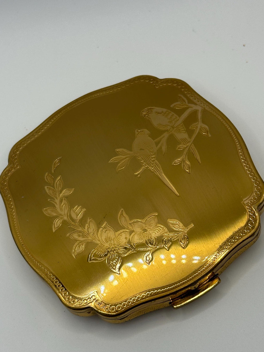 Vintage Melissa Gold-Tone Powder Compact – Birds & Floral Engraving
