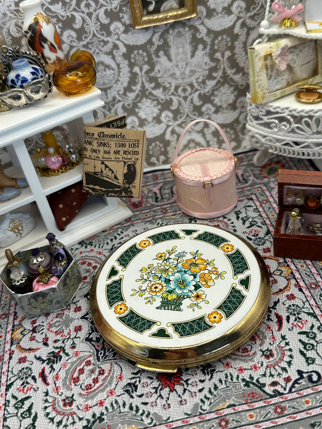 Vintage Stratton Floral Powder Compact – Made in England Mirror